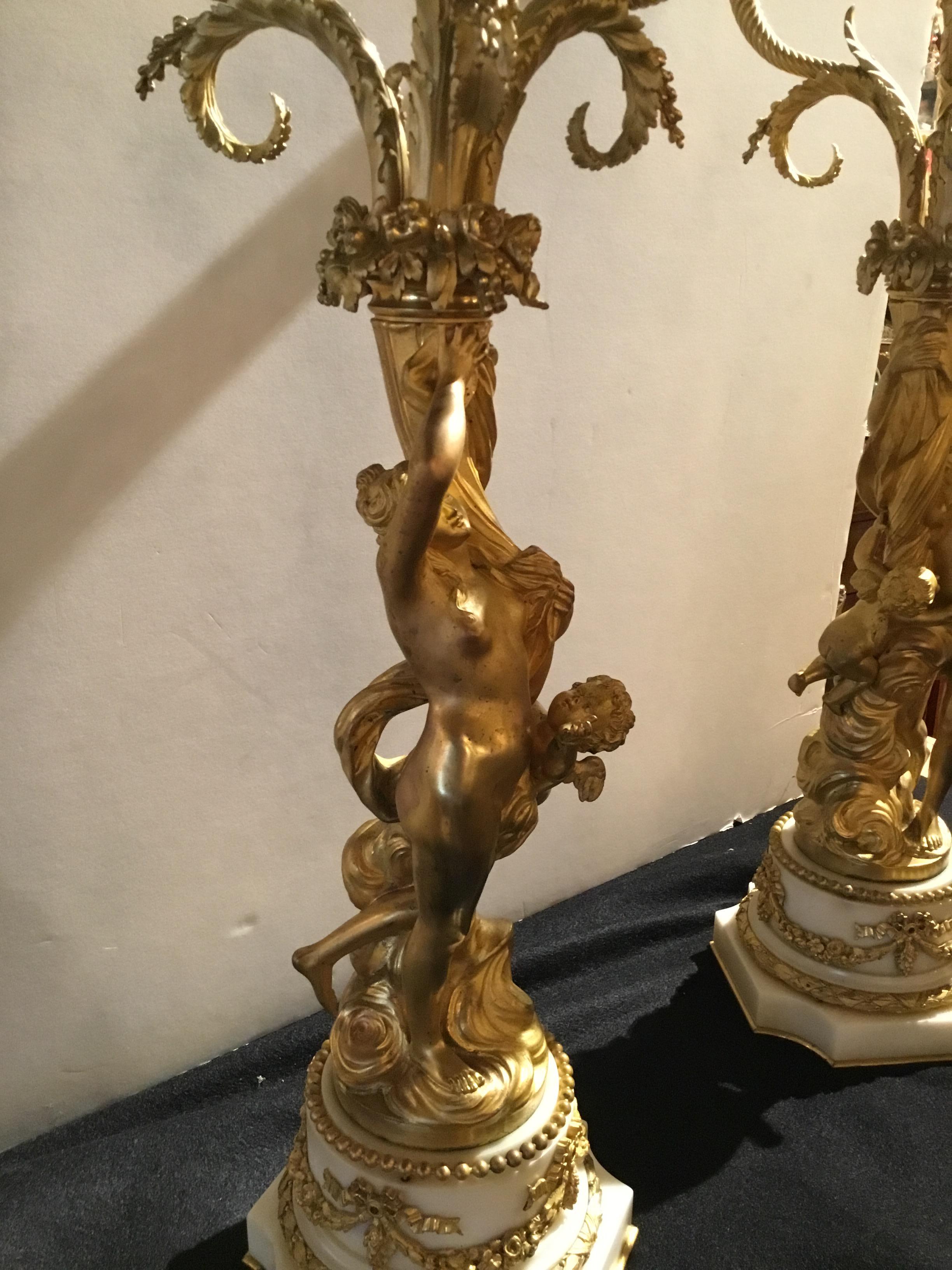 Pair of French Gilt Bronze Figural Candelabra circa 1790 on White Marble Bases In Excellent Condition In Houston, TX