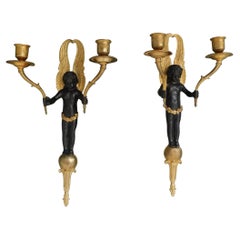 Paire d'appliques murales françaises à deux bras en bronze doré représentant des chérubins ailés et ailés, vers 1820