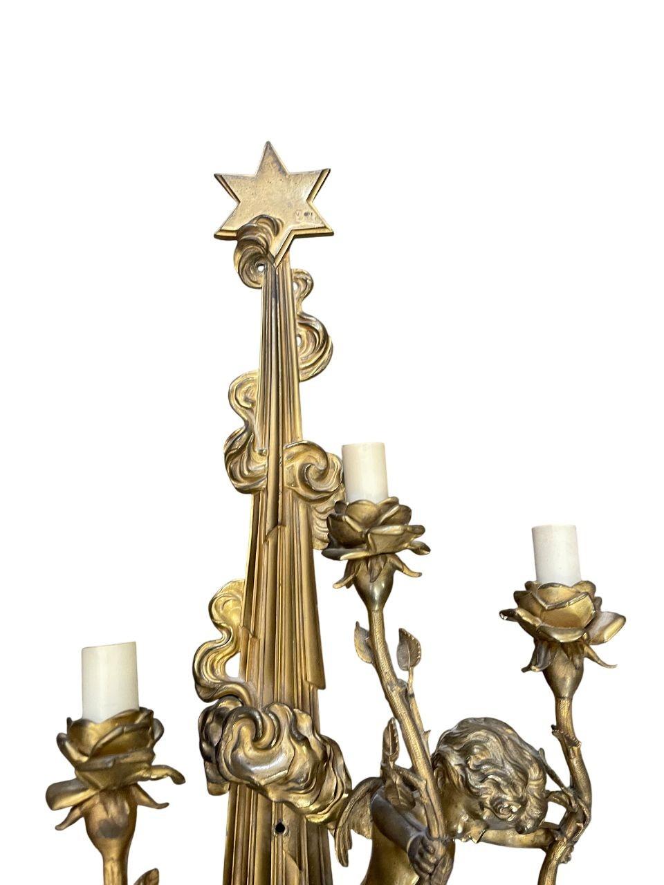 Francese Coppia di lampade a quattro luci in bronzo dorato francese, fine XIX secolo. in vendita