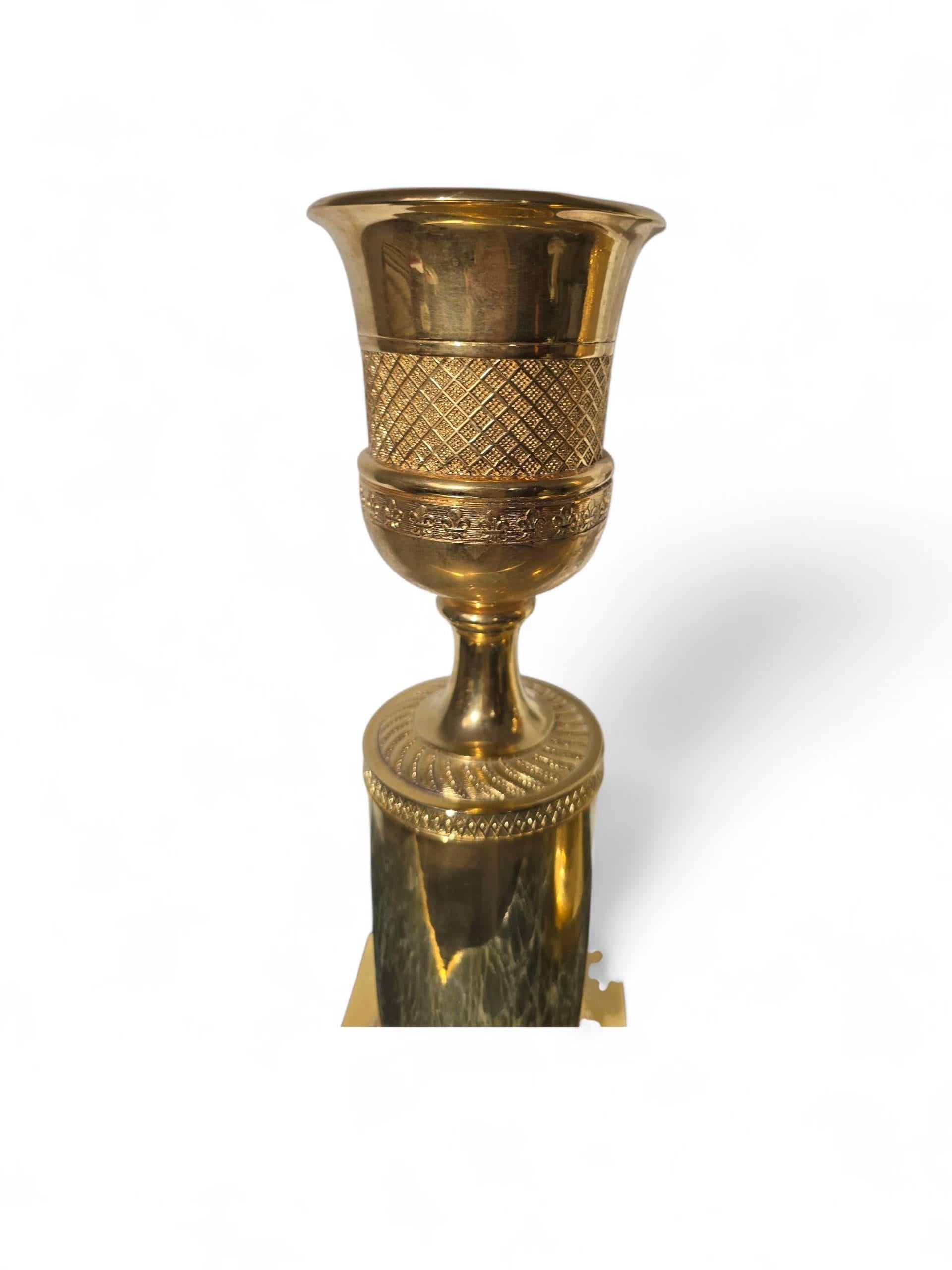 Metà XX secolo Coppia di calici francesi in bronzo dorato, 1950 circa in vendita