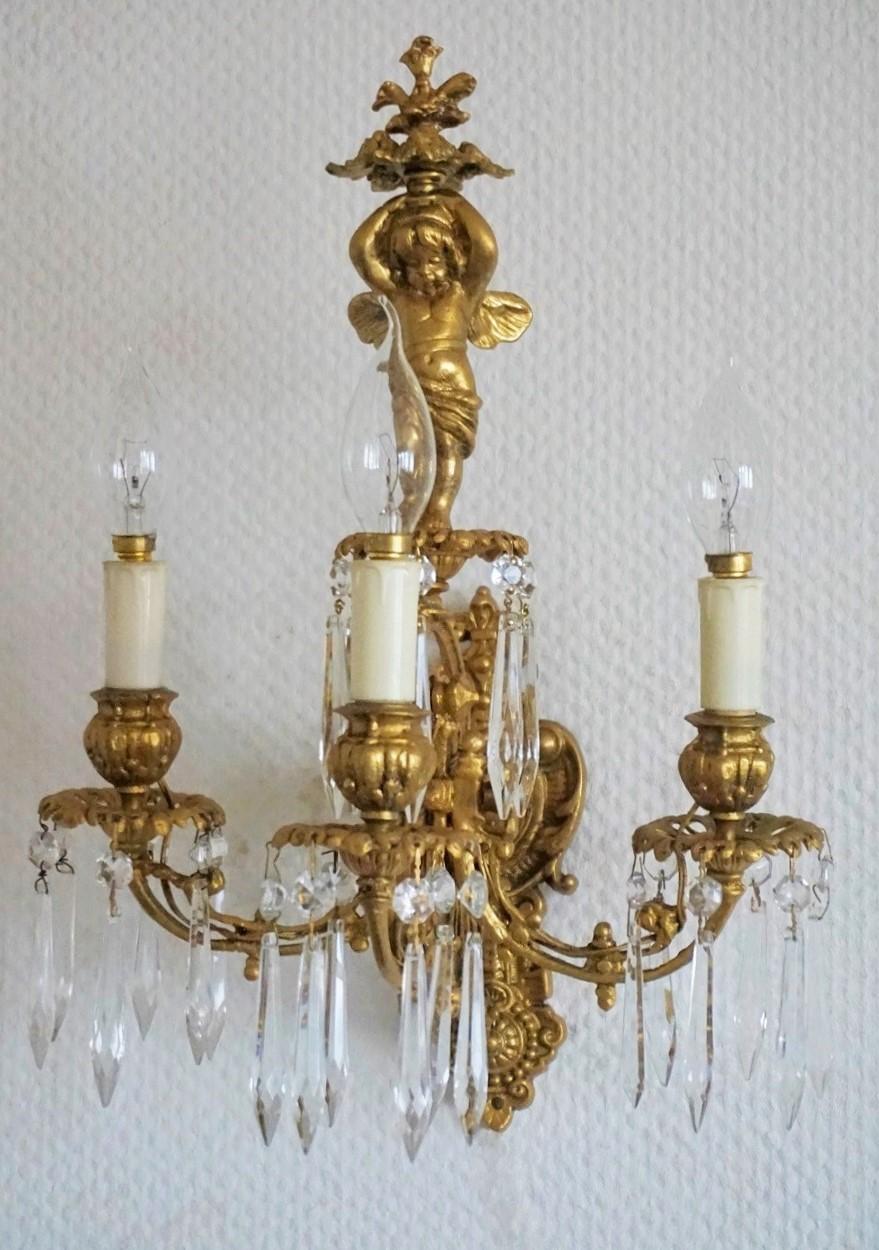 Pair of French Gilt Bronze Putti Three-Arm Wall Sconces, Early 19th Century In Good Condition In Frankfurt am Main, DE