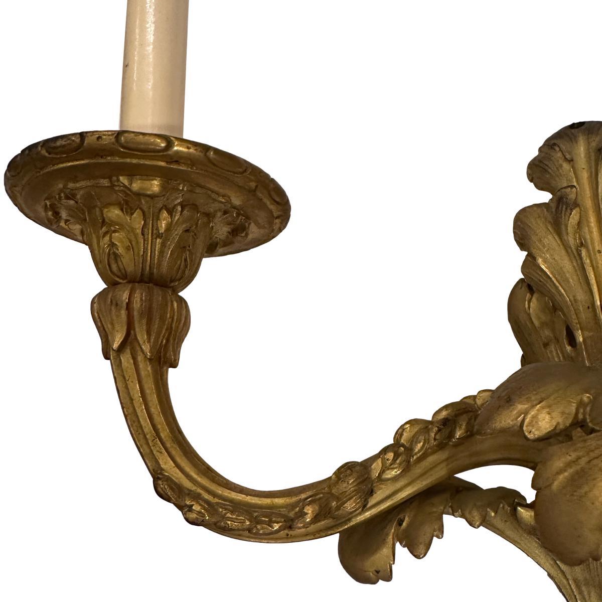 Coppia di applique francesi in bronzo dorato in vendita 5