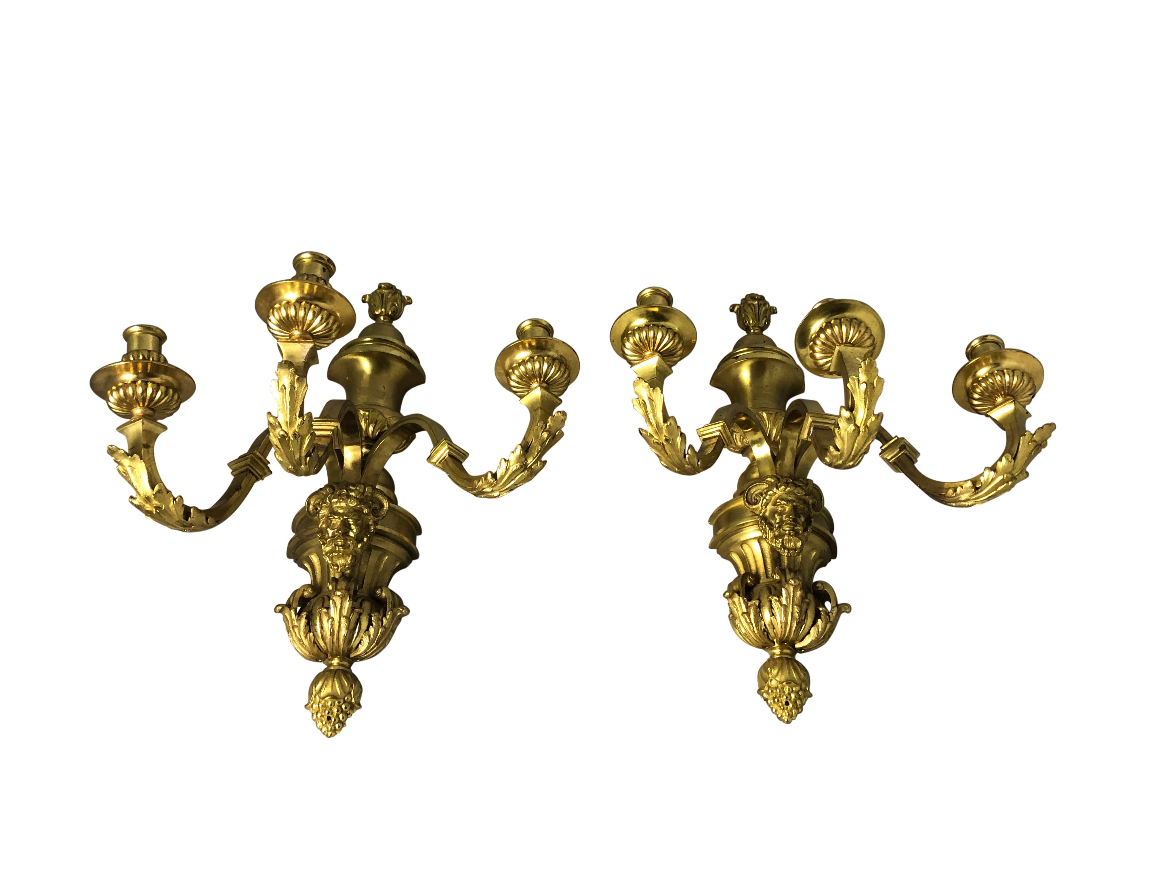 Pair of French Gilt Bronze Sconces In Good Condition For Sale In London, GB