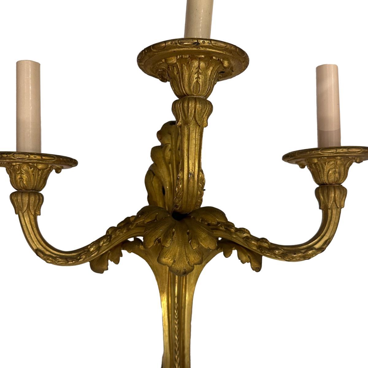 Coppia di applique francesi in bronzo dorato in vendita 1