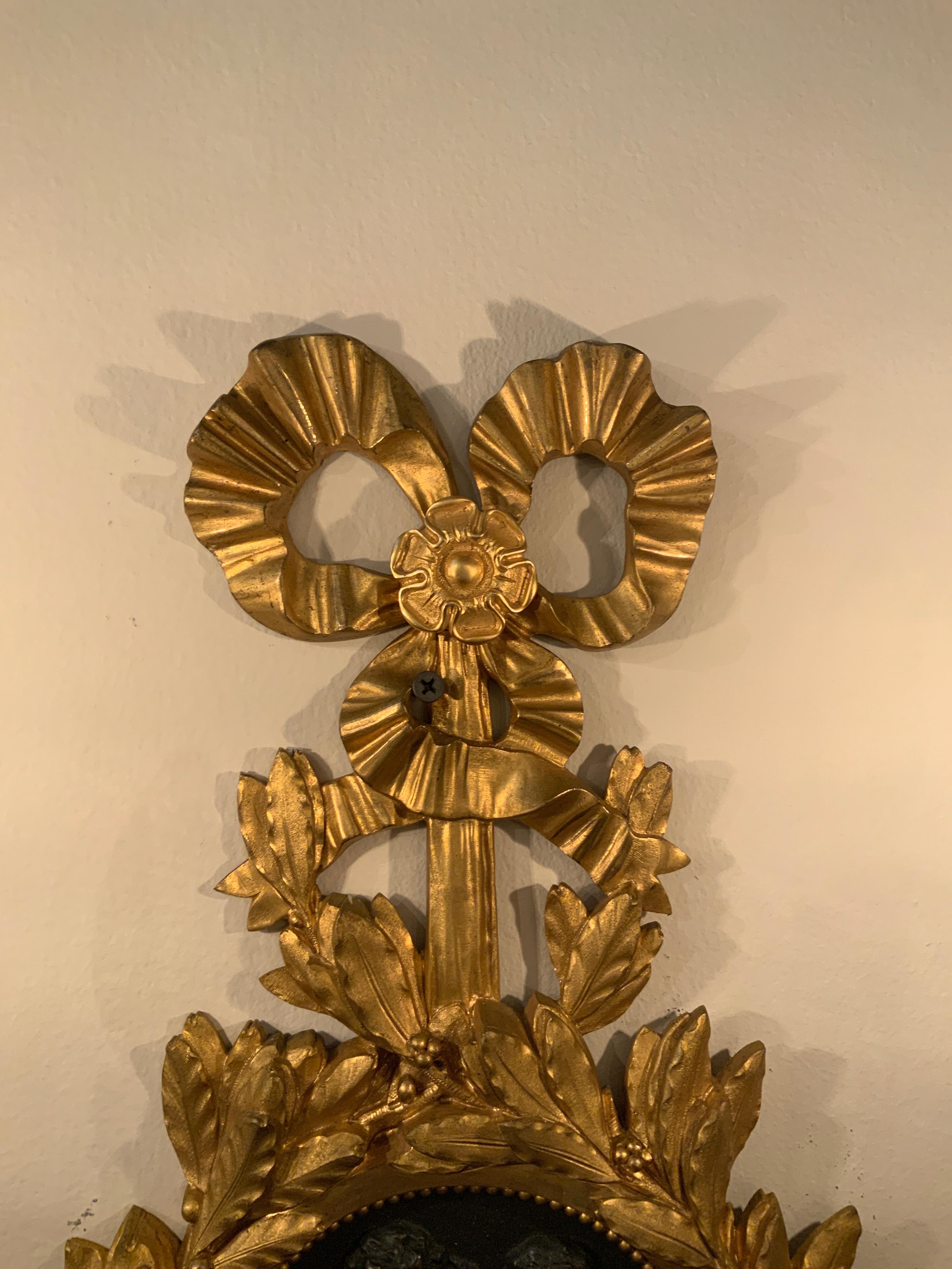 Doré Paire d'appliques à trois lumières en bronze doré, 19e siècle en vente