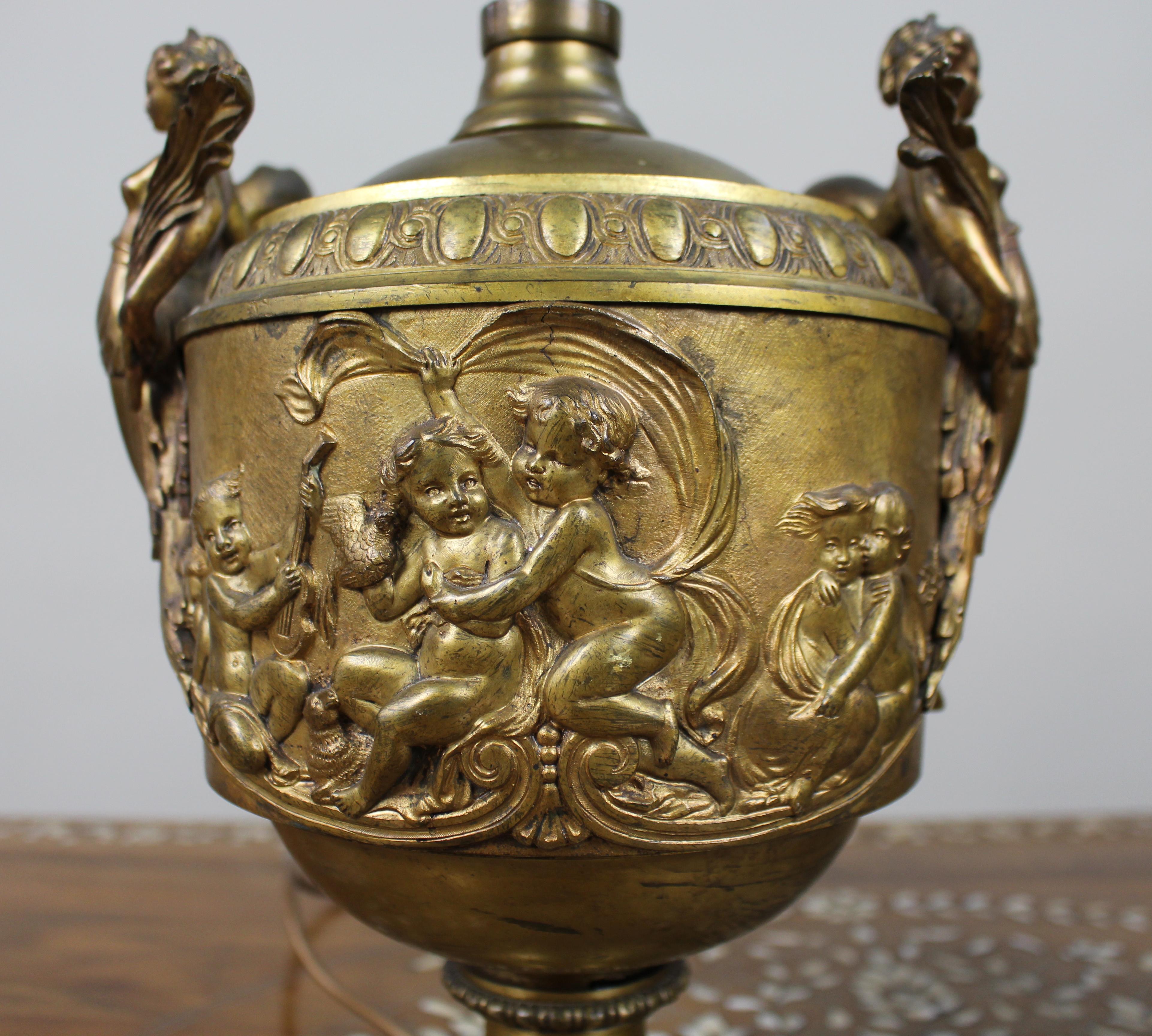 Pair of French Gilt Bronze Urn Lamps with Putti Reliefs, circa 1900 For Sale 1