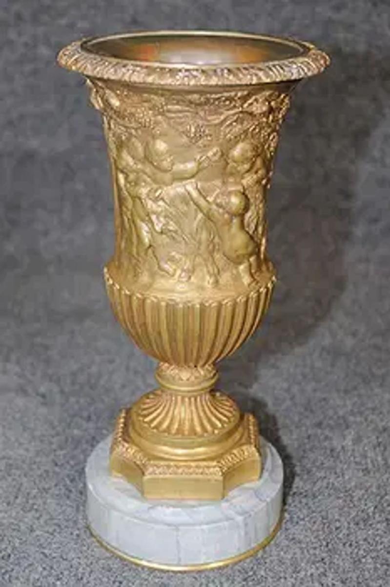 19th Century Pair of French Gilt Bronze Vases For Sale