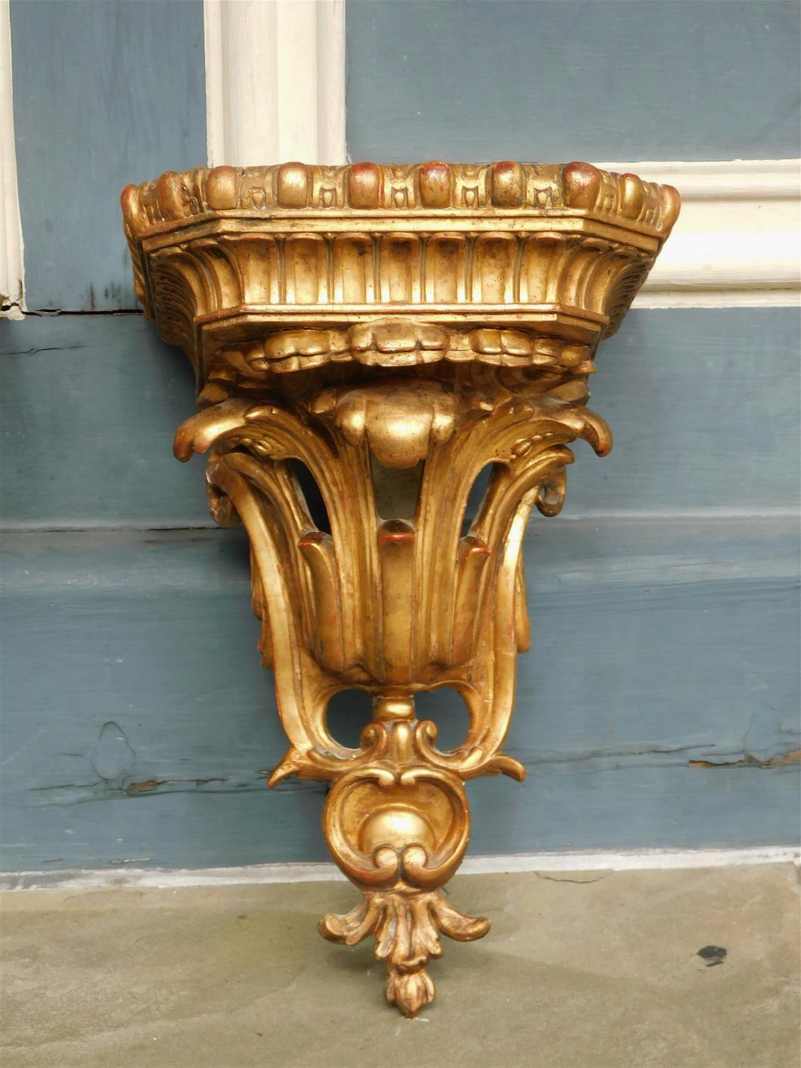 Pair of French Gilt Carved Wood & Gesso Foliage Gadrooned Wall Brackets, C. 1820 In Excellent Condition For Sale In Hollywood, SC