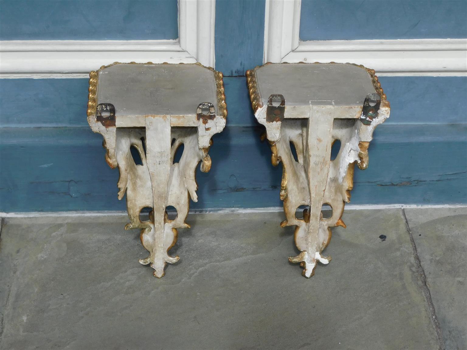 Early 19th Century Pair of French Gilt Carved Wood & Gesso Foliage Gadrooned Wall Brackets, C. 1820 For Sale