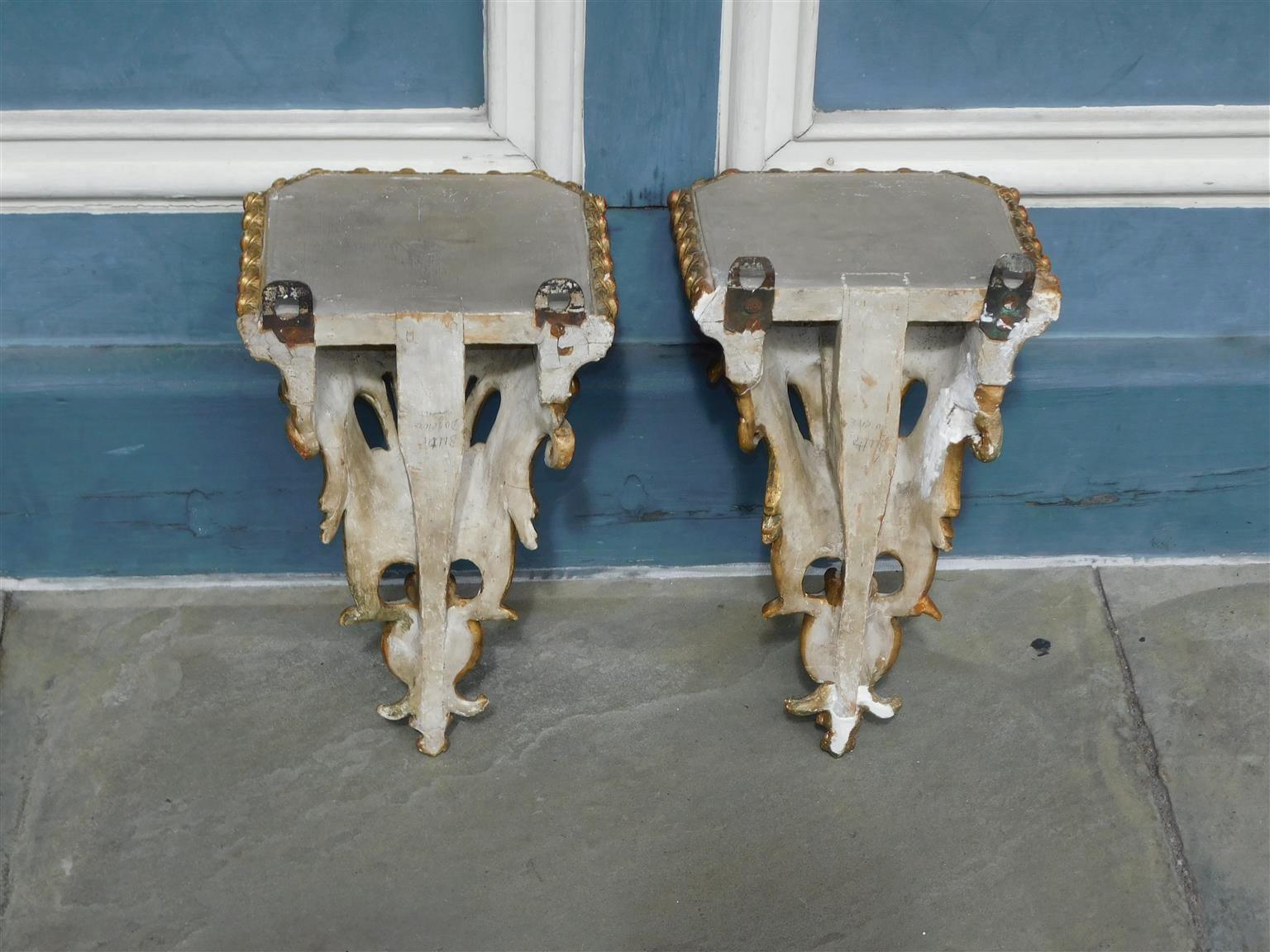 Early 19th Century Pair of French Gilt Carved Wood & Gesso Foliage Gadrooned Wall Brackets, C. 1820 For Sale