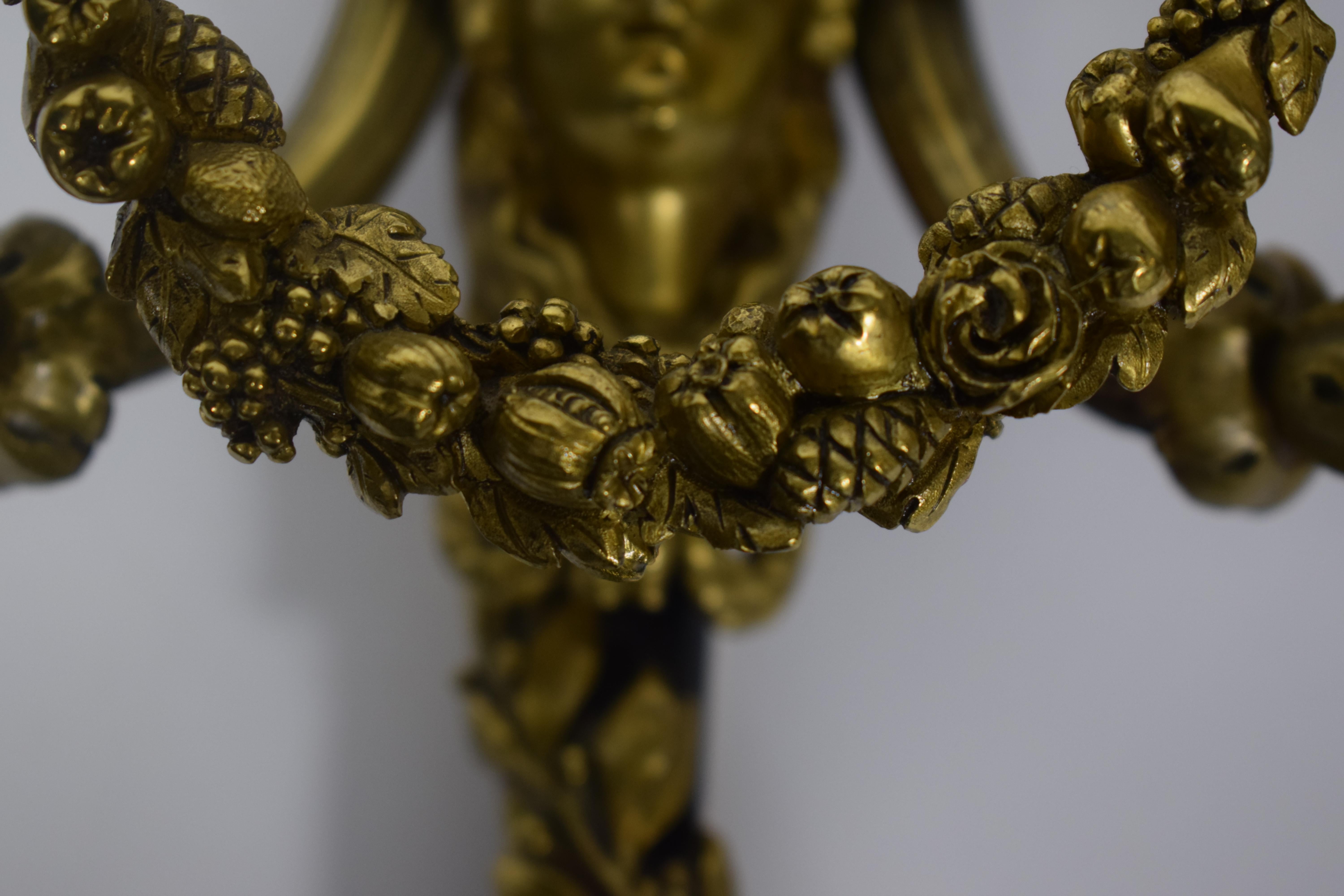Paire d'appliques à deux lumières françaises en bronze doré et émaillé signées Millet à Paris en vente 3
