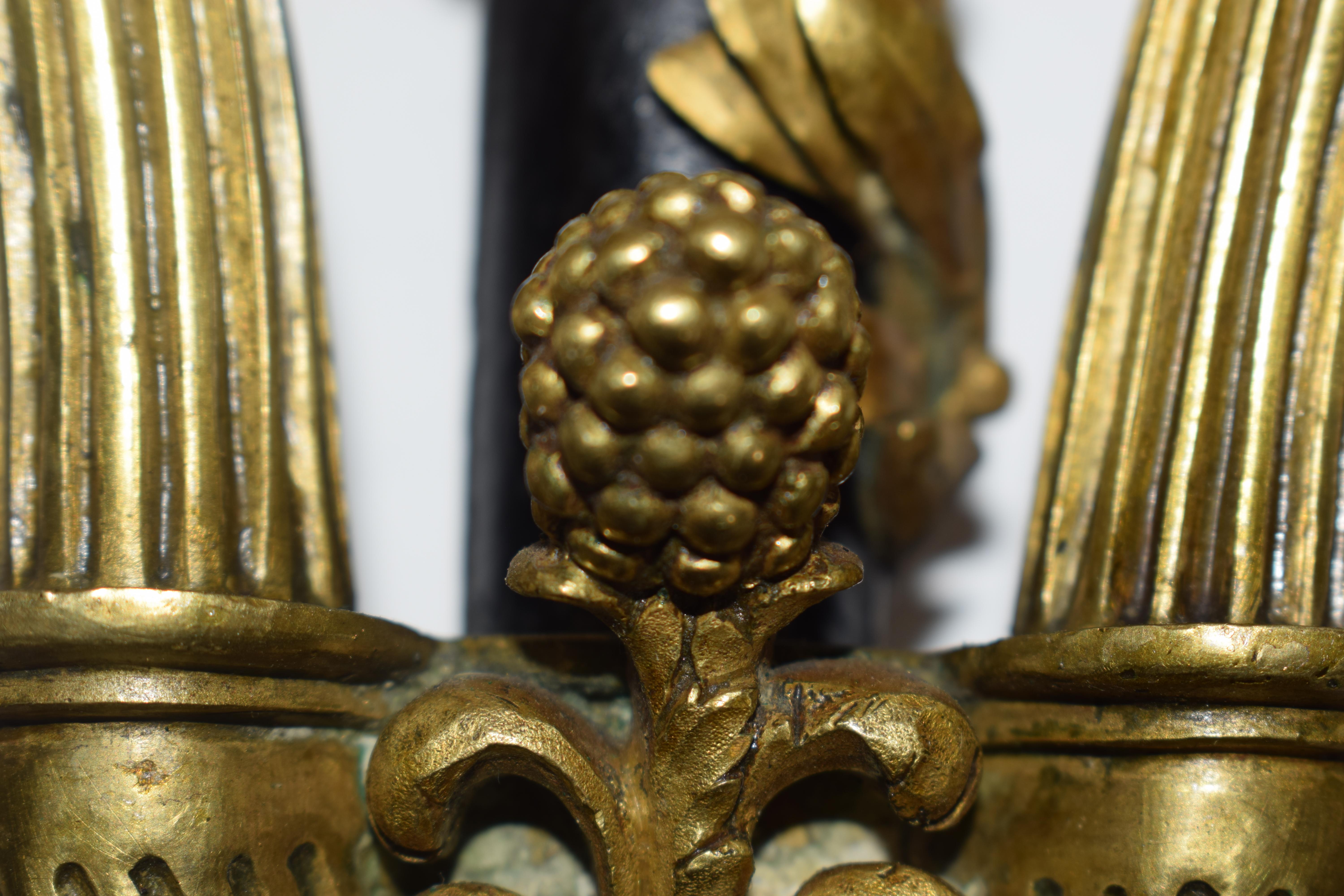 Paire d'appliques à deux lumières françaises en bronze doré et émaillé signé Millet à Paris en vente 7