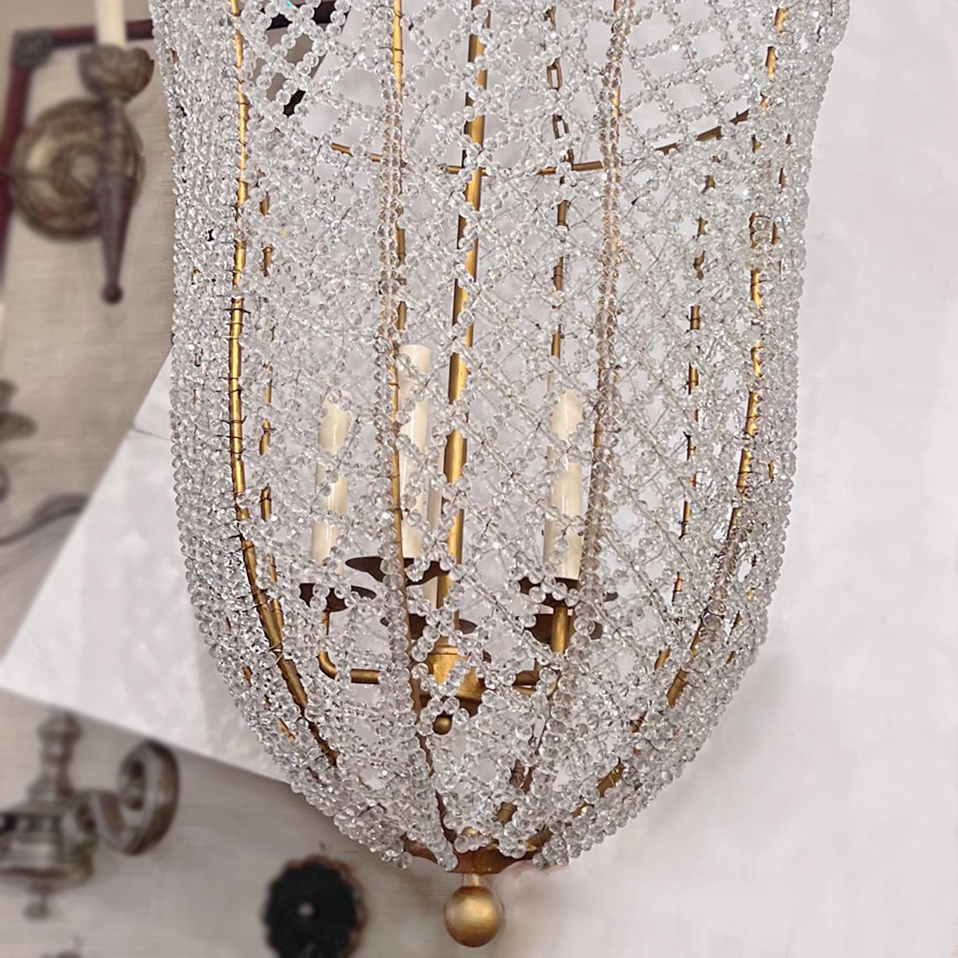 Paar französische vergoldete Laternen mit Kristallen (Perlenbesetzt) im Angebot
