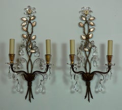 Paire d'appliques à feuilles en métal doré et cristal de la Maison Baguès