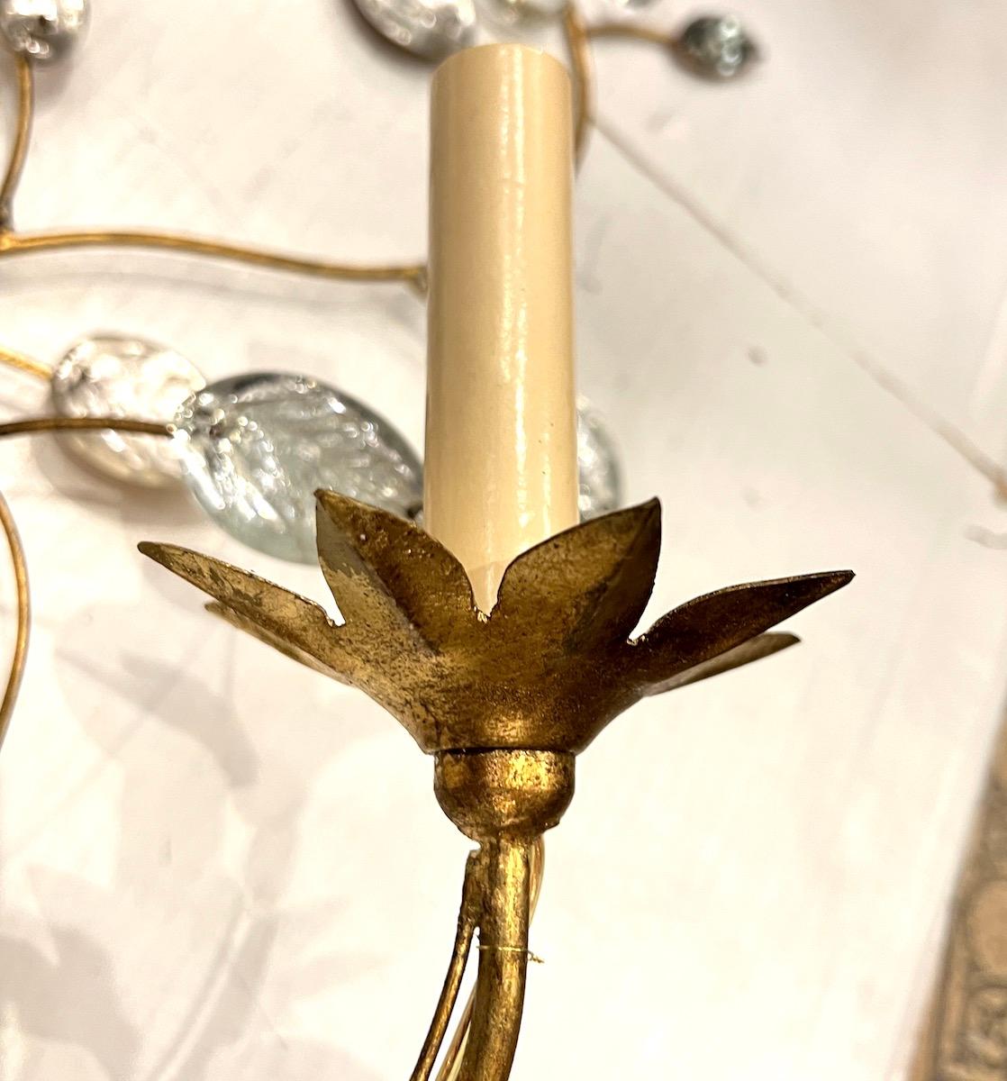 Milieu du XXe siècle Paire d'appliques françaises en métal doré en vente