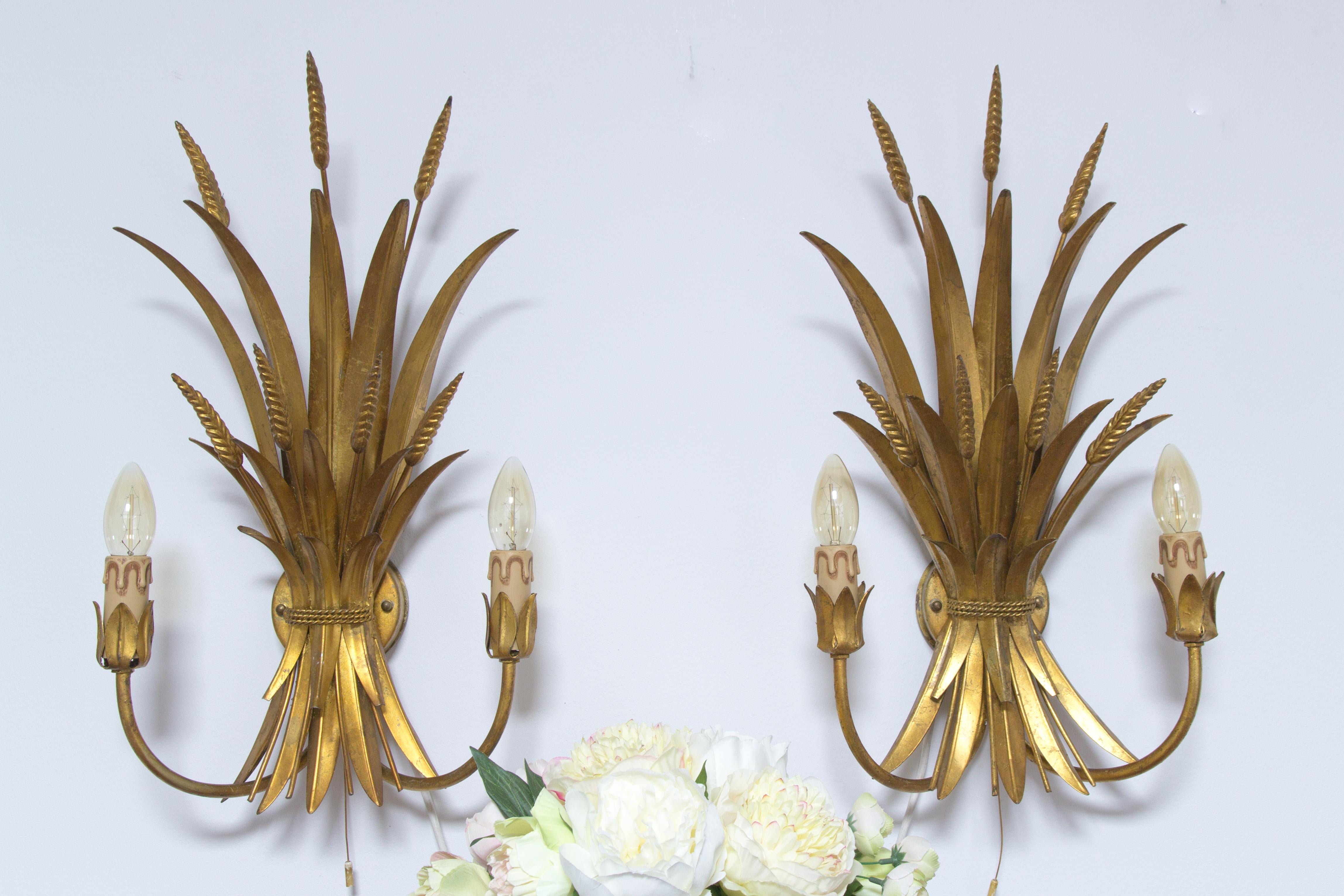 A beautiful pair of gilt twin branch wall sconces in the form of leafs each decorated with seven ears of wheat.
Both sconces are made from gilt metal and have two sockets for E14 light bulbs and the original pull cord on/off switch.
Dimensions: