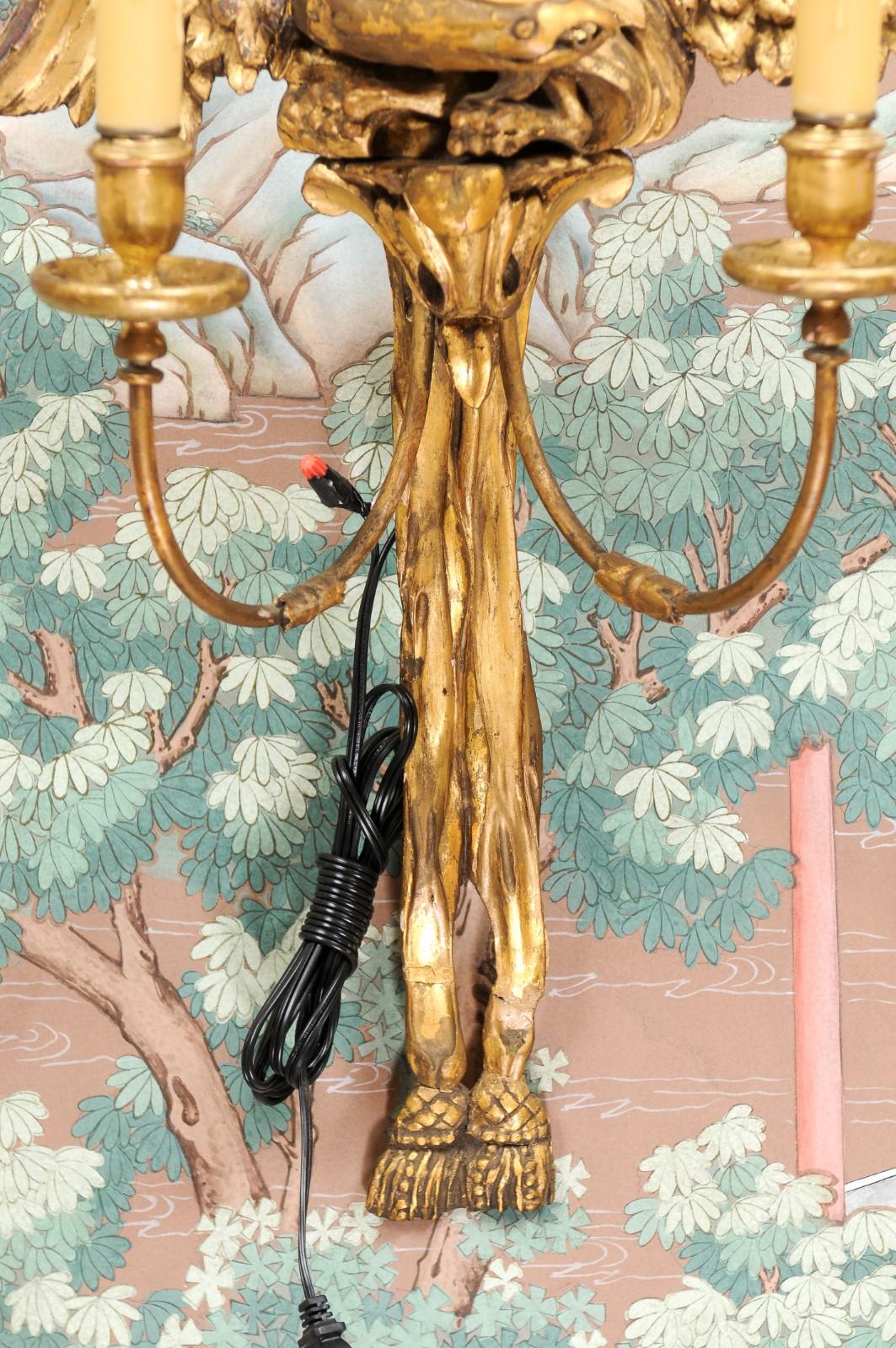 Paar französische Adler-Wandleuchter aus Giltholz mit 2 Lichtern:: um 1890 im Zustand „Gut“ im Angebot in Atlanta, GA