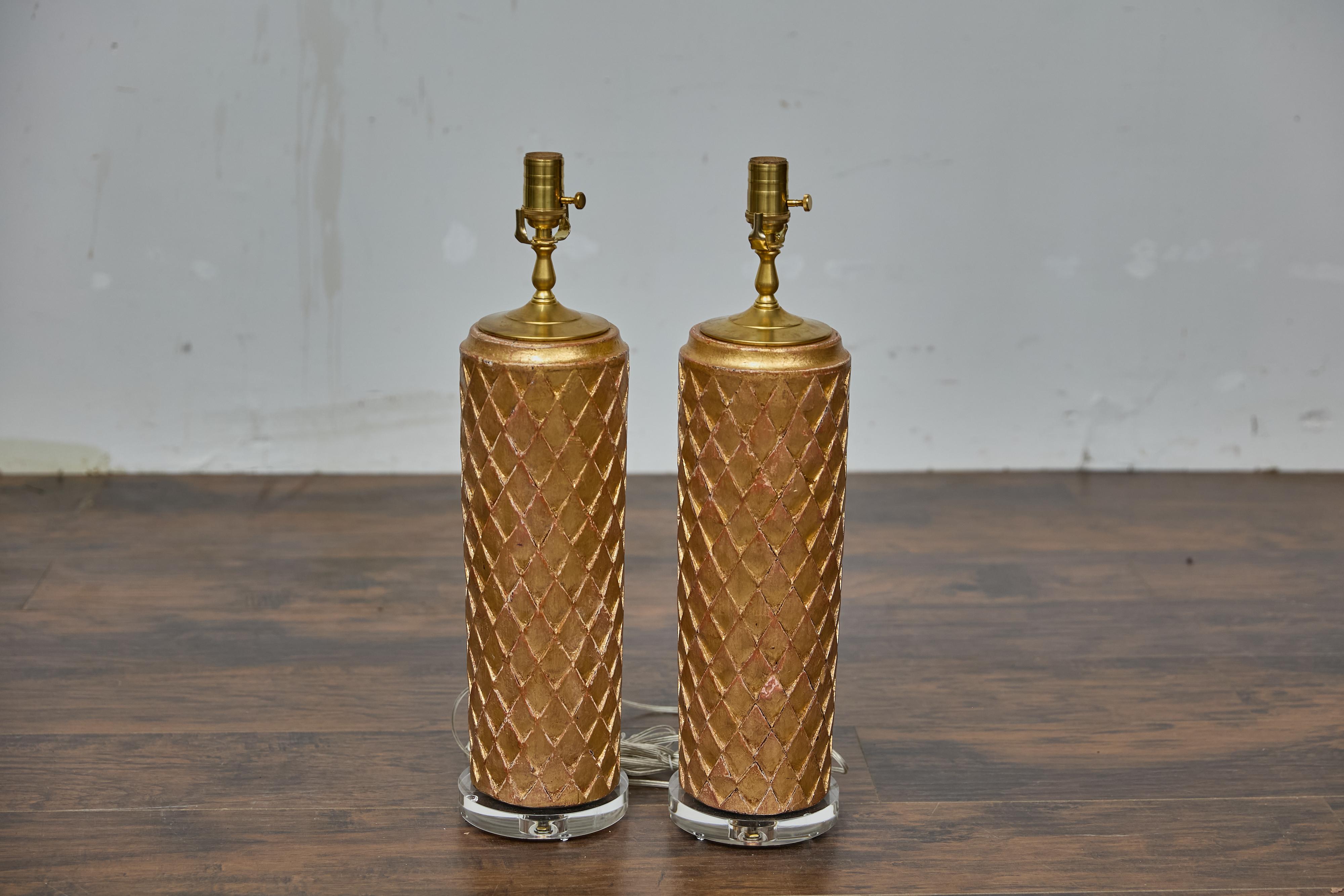 Paire de fragments de bois doré français du 19e siècle transformés en lampes de table en vente 6