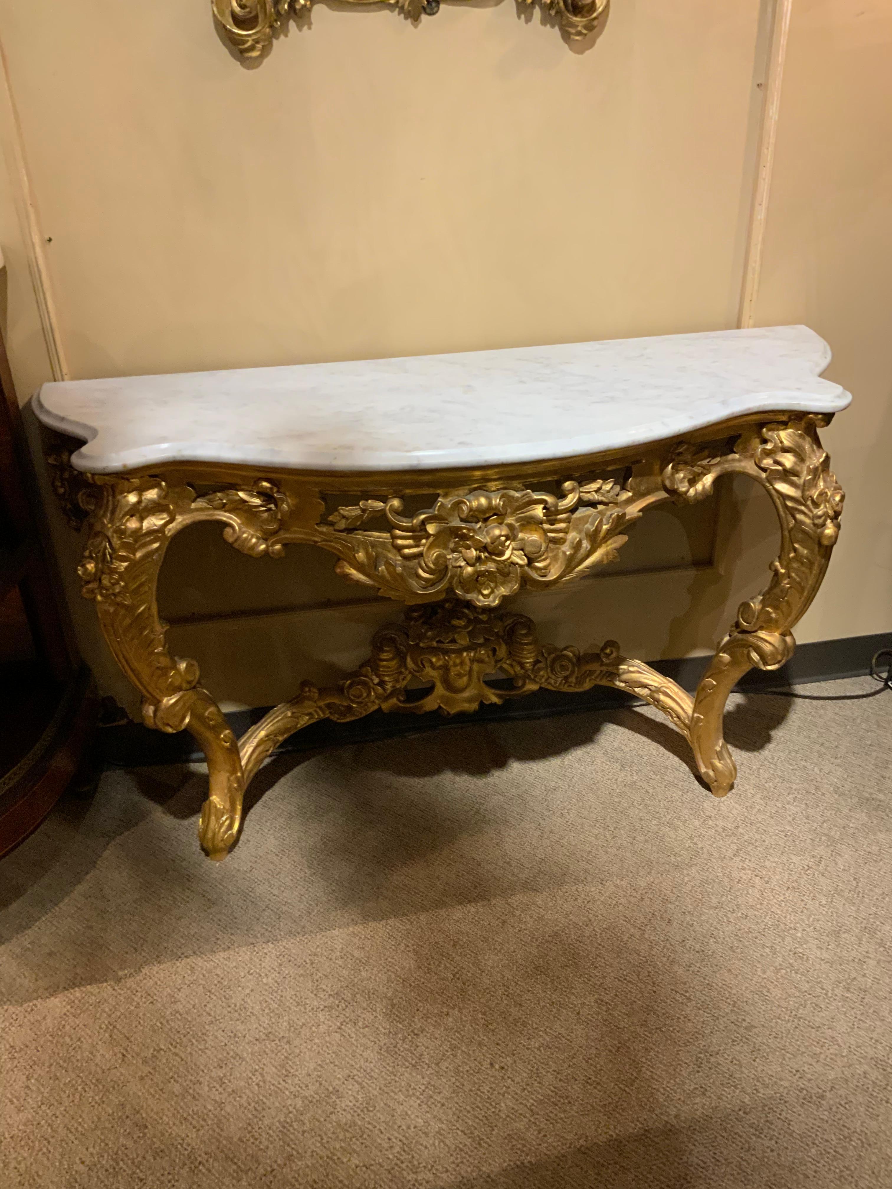 These giltwood pieces are exceptional because the giltwood is in very
Good condition with the original patina. The marble has not chips,
Restorations or stains. The floral and foliate carving is well done and
Has beautiful carving along the apron