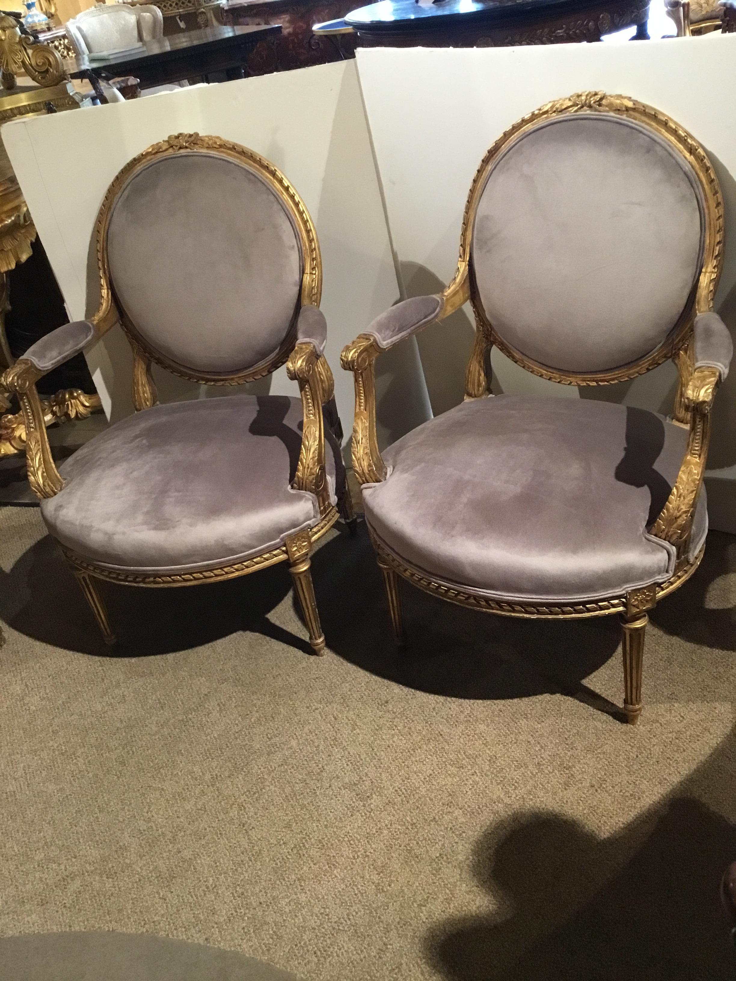 Oval back giltwood chairs with new designer fabric in gray hue.
Reeded legs and the backs are carved with a bow carving at the crest.
These chairs are sturdy and without problems.