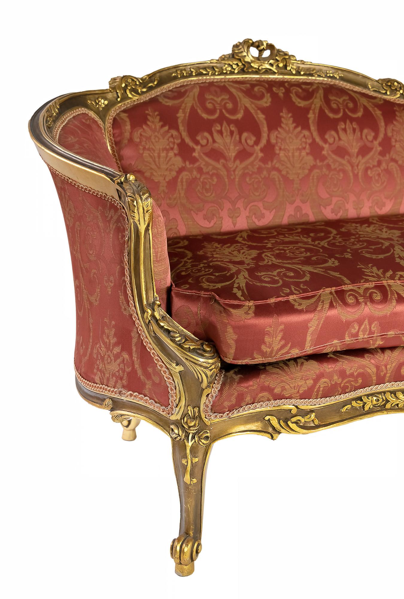Pair of French Giltwood Loveseat Sofas In Good Condition In Vilnius, LT