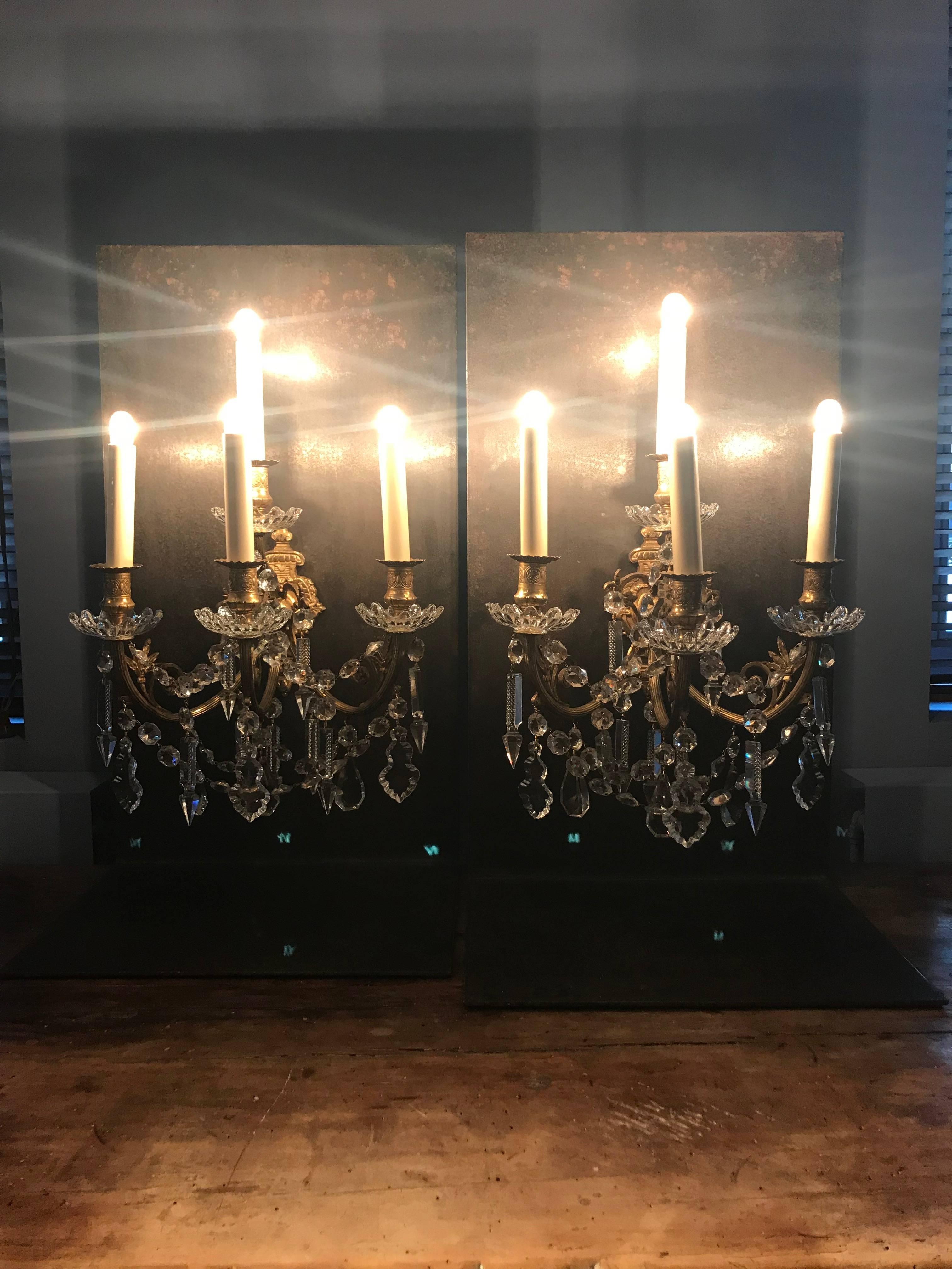 Elegant Pair of French Antique Crystal Girandoles,
mounted on an modern designed iron base,
fully restored and in perfect condition.
Four candleholders,
powerful, decorative objects