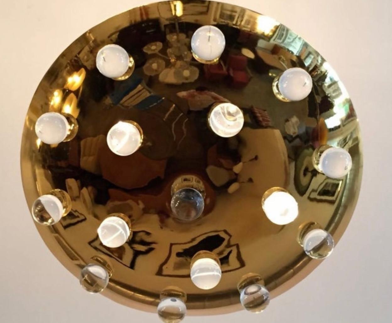 Français Paire de pendentifs orbes français en cristal doré en vente