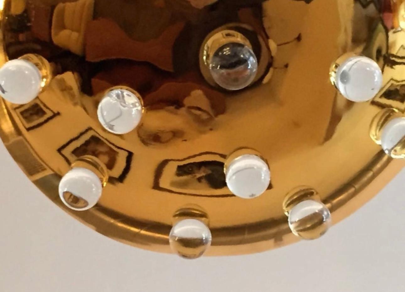 Lucidato Coppia di ciondoli a forma di orbita in cristallo dorato francese in vendita