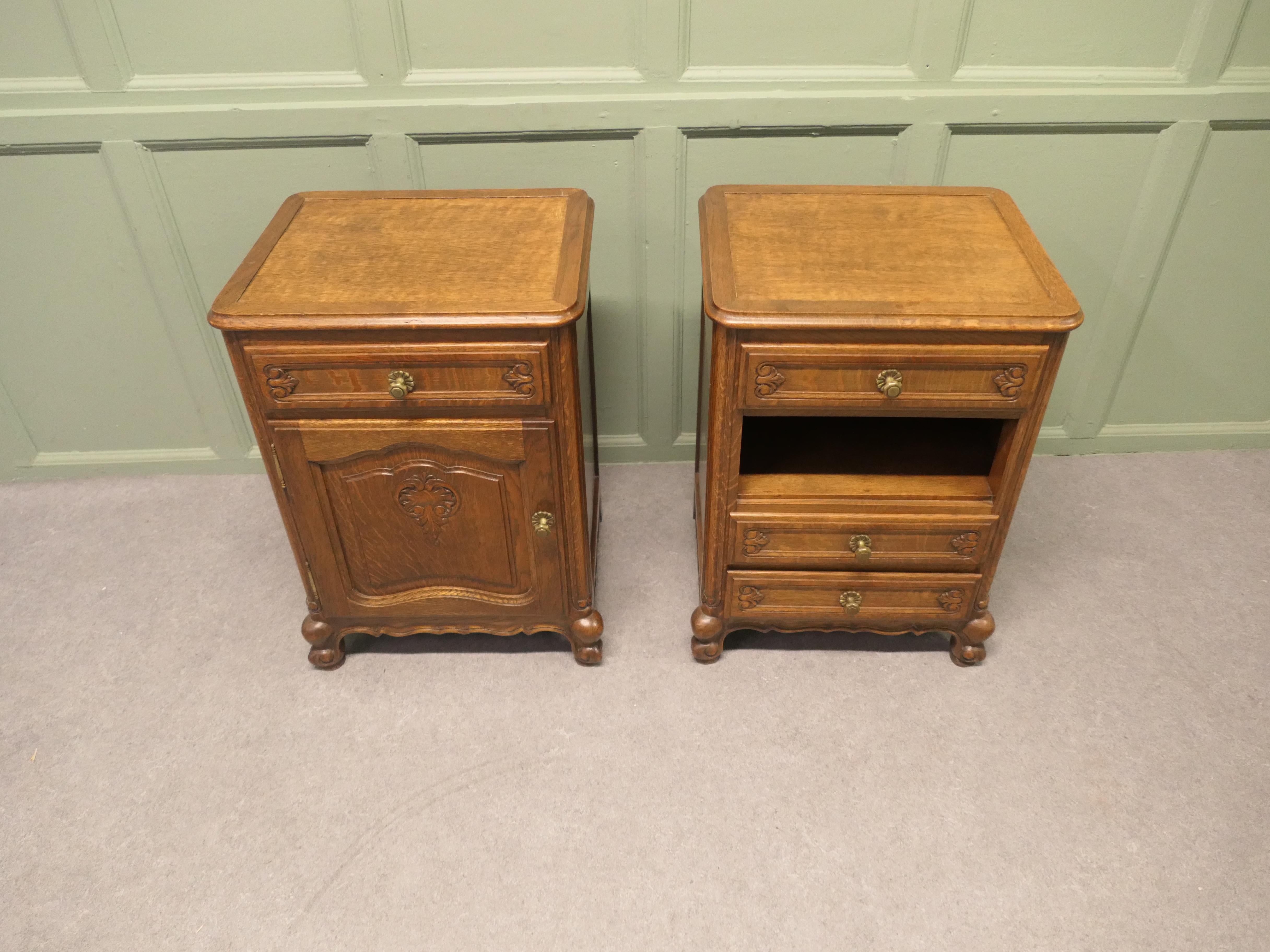 Provincial français Paire de tables de chevet en Oak Oak doré C'est une jolie paire de tables de chevet. en vente