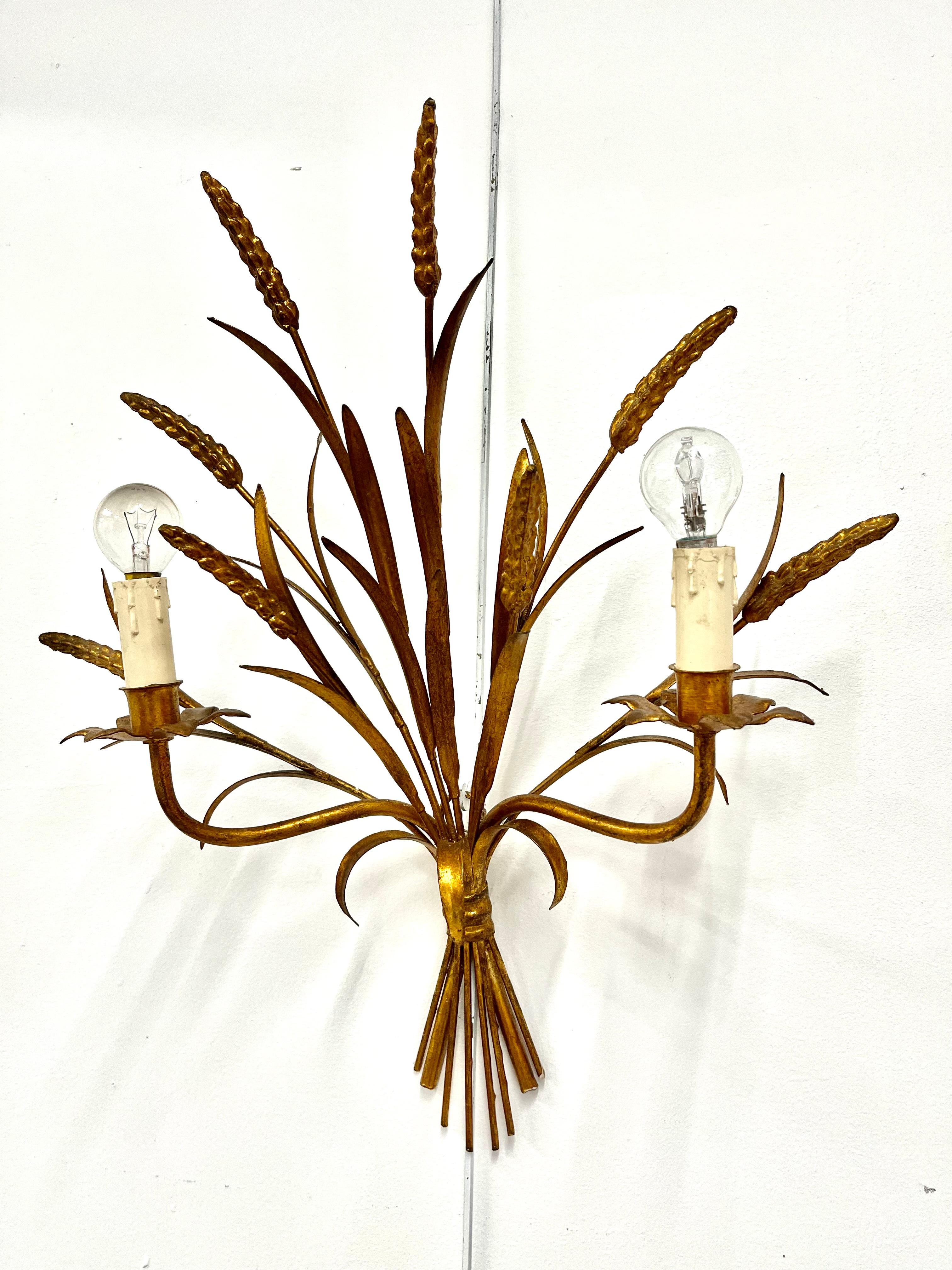 Pair of golden metal sconces, ears of weath and foliage matching the chandelier just posted.
Will fit in any interior, classical style or contemporary interior as well.
Good lightening, elegant design.
 