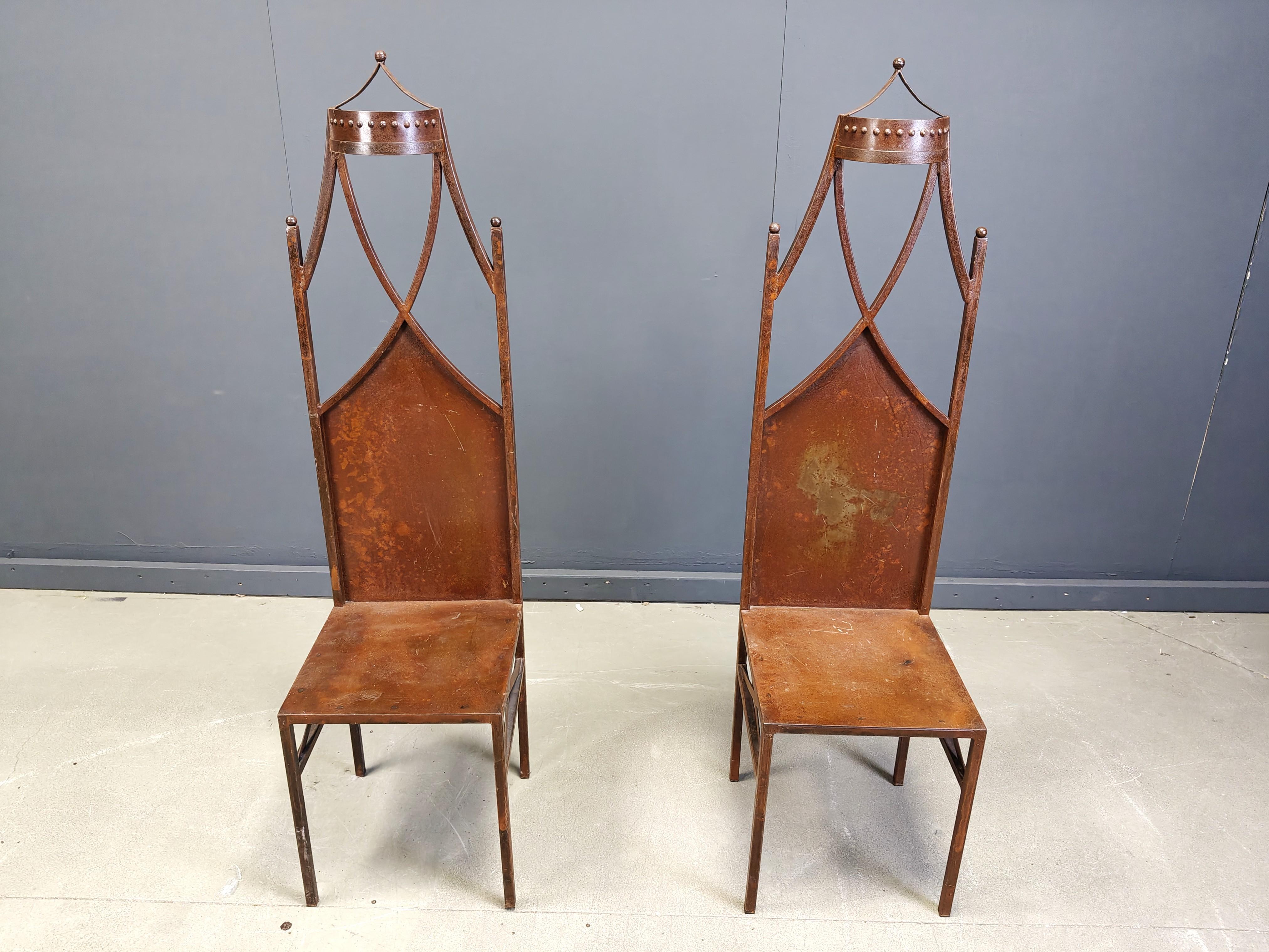 Paire de chaises gothiques à haut dossier, 1960s 3