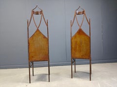 Coppia di poltrone con schienale alto in stile gotico francese, anni '60