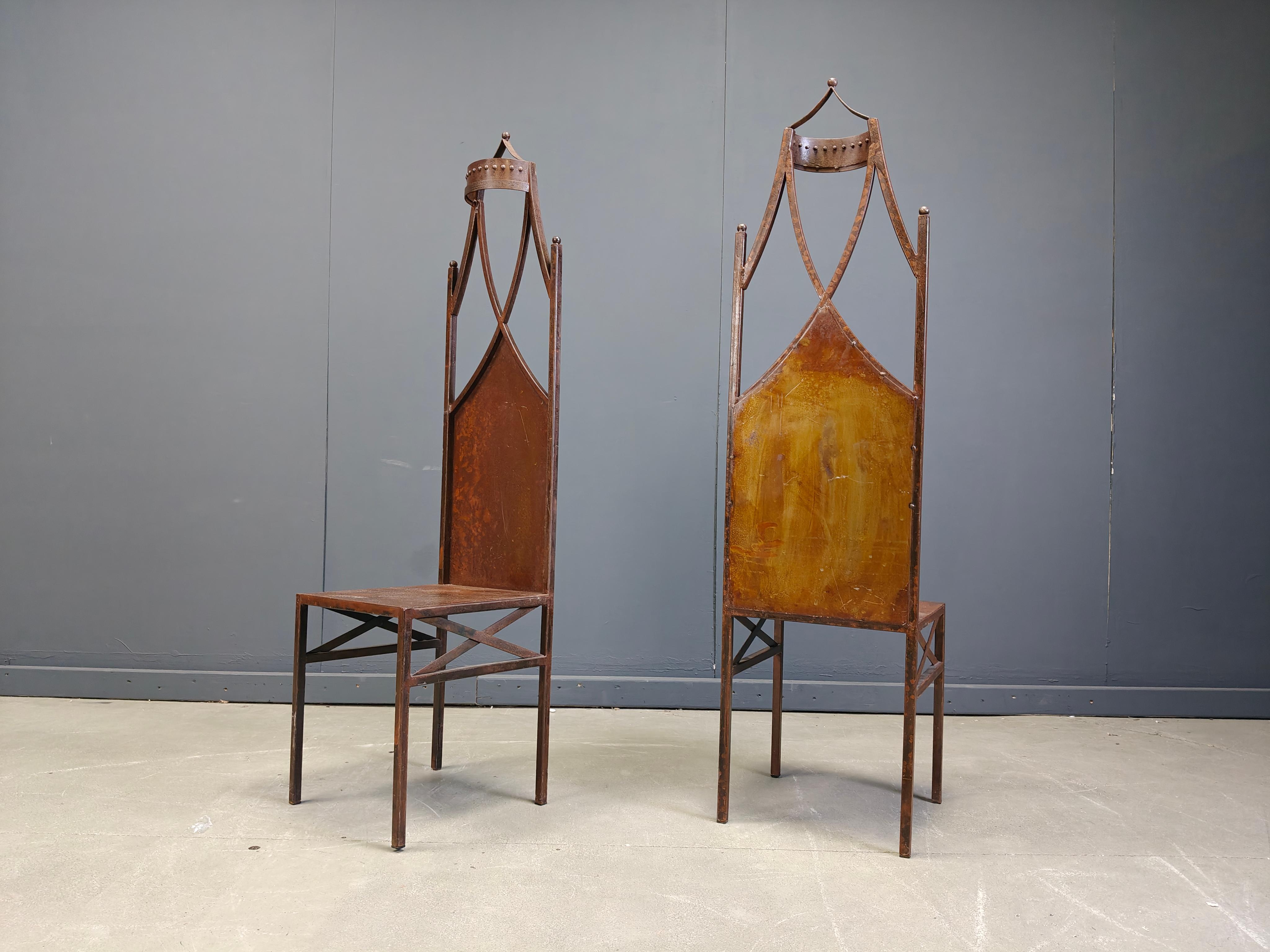 Gothique Paire de chaises gothiques à haut dossier, 1960s