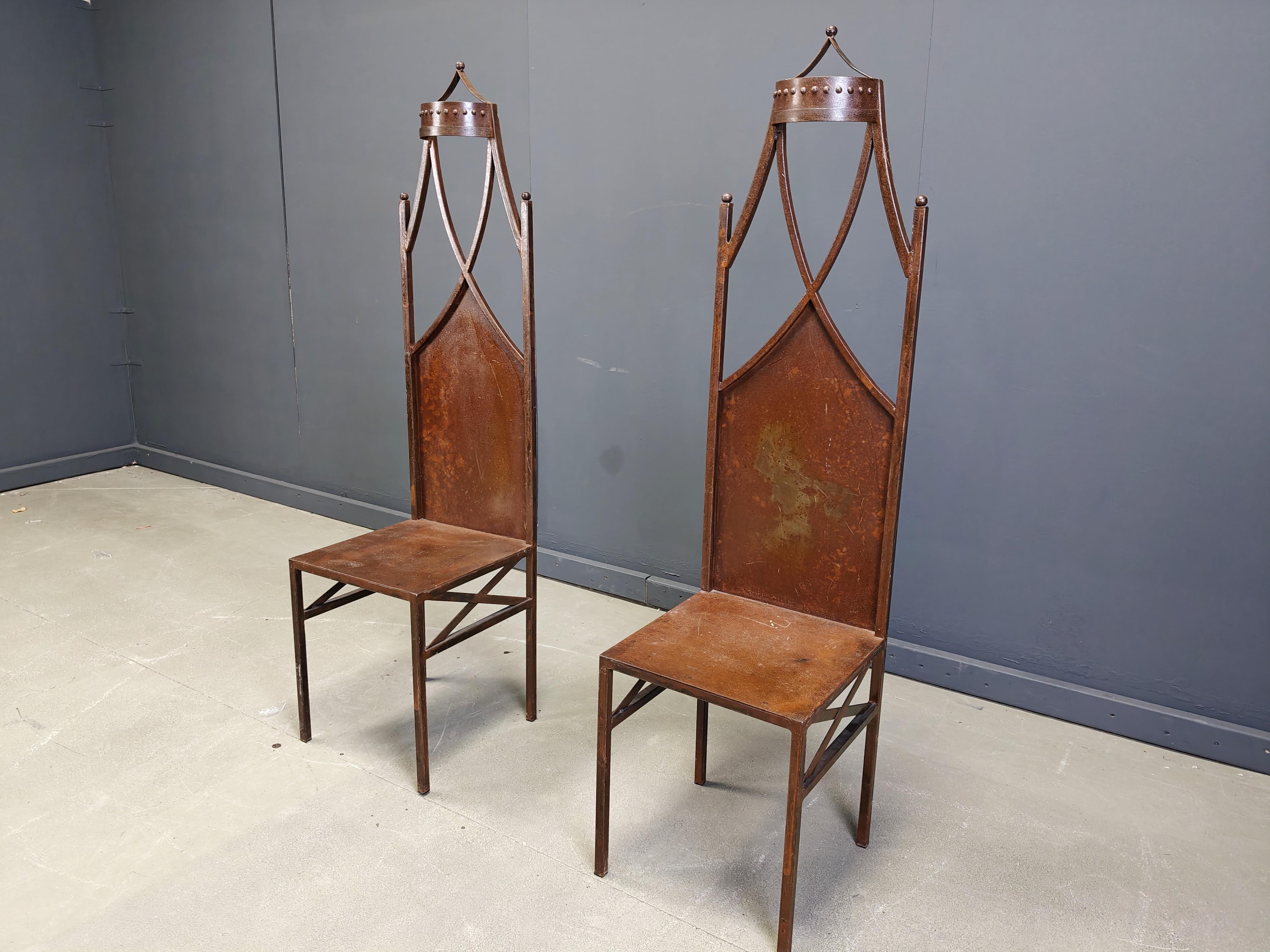 Milieu du XXe siècle Paire de chaises gothiques à haut dossier, 1960s