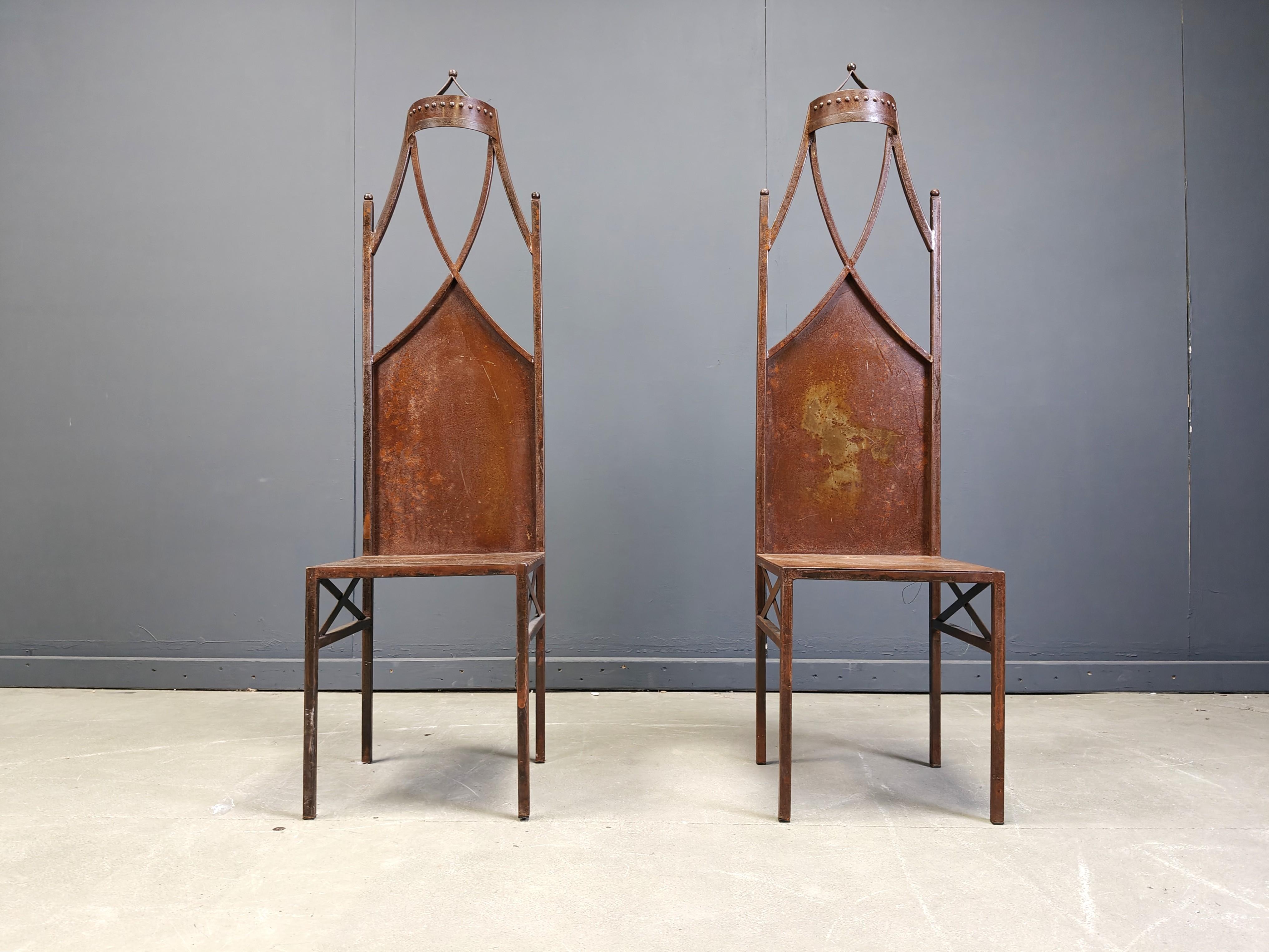 Paire de chaises gothiques à haut dossier, 1960s 1