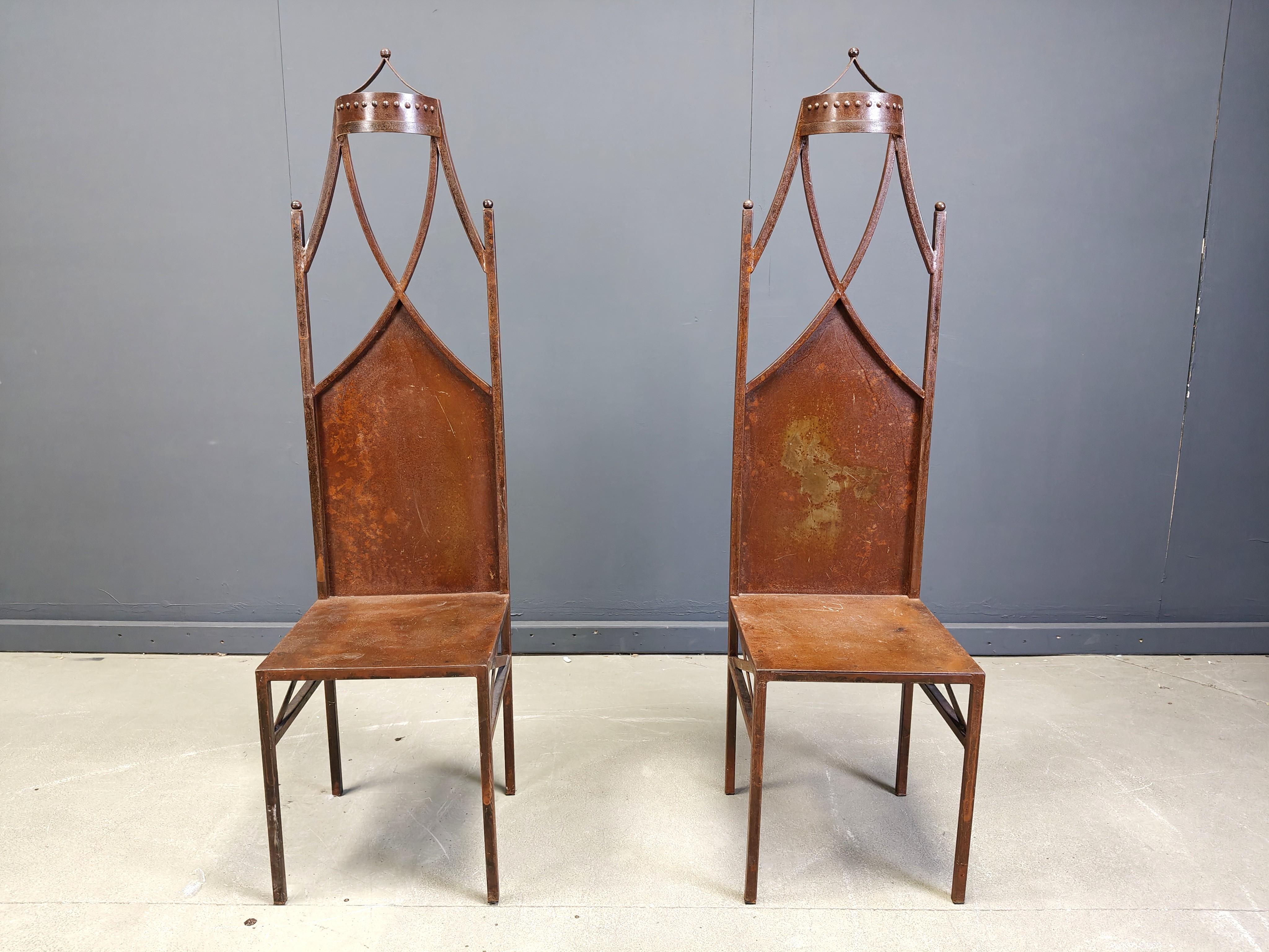 Paire de chaises gothiques à haut dossier, 1960s 2