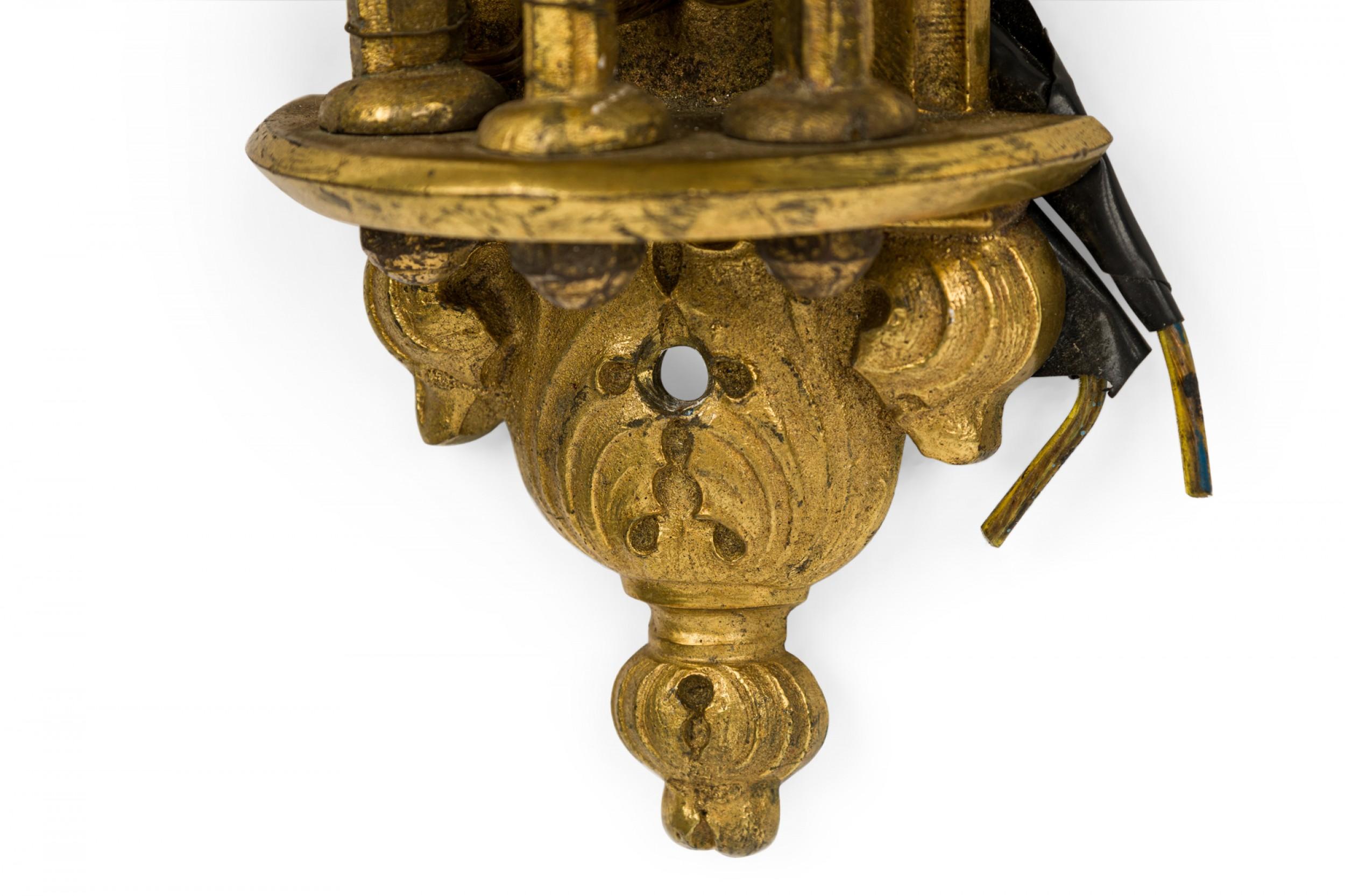 Coppia di sconsigliere in bronzo dorato in stile gotico francese in vendita 2
