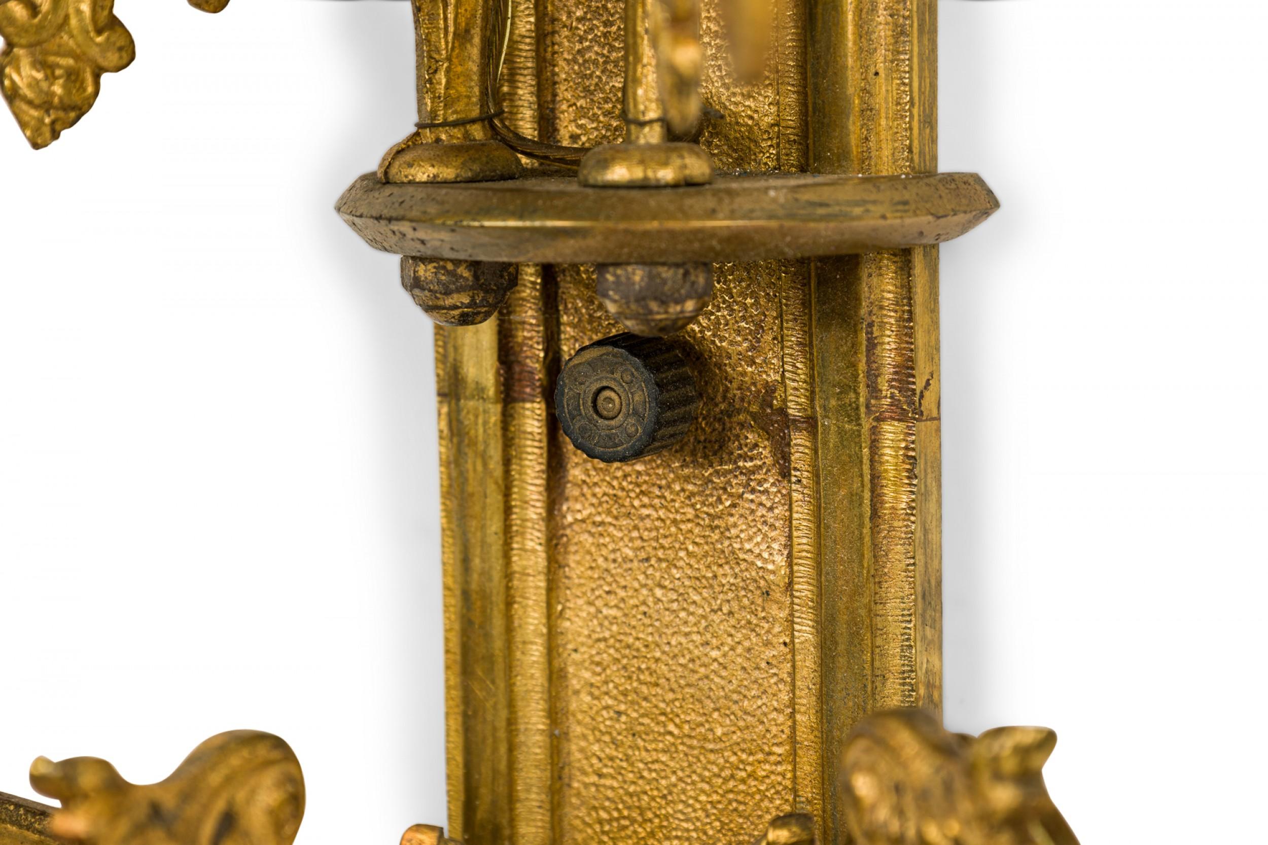 Coppia di sconsigliere in bronzo dorato in stile gotico francese in vendita 3