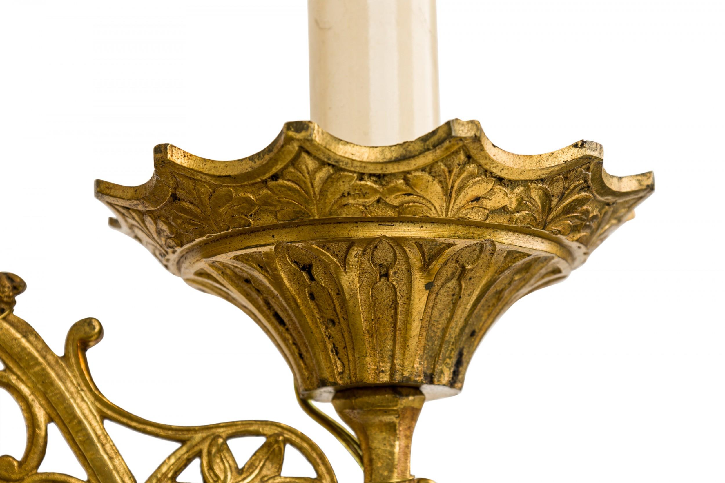 Coppia di sconsigliere in bronzo dorato in stile gotico francese in vendita 4