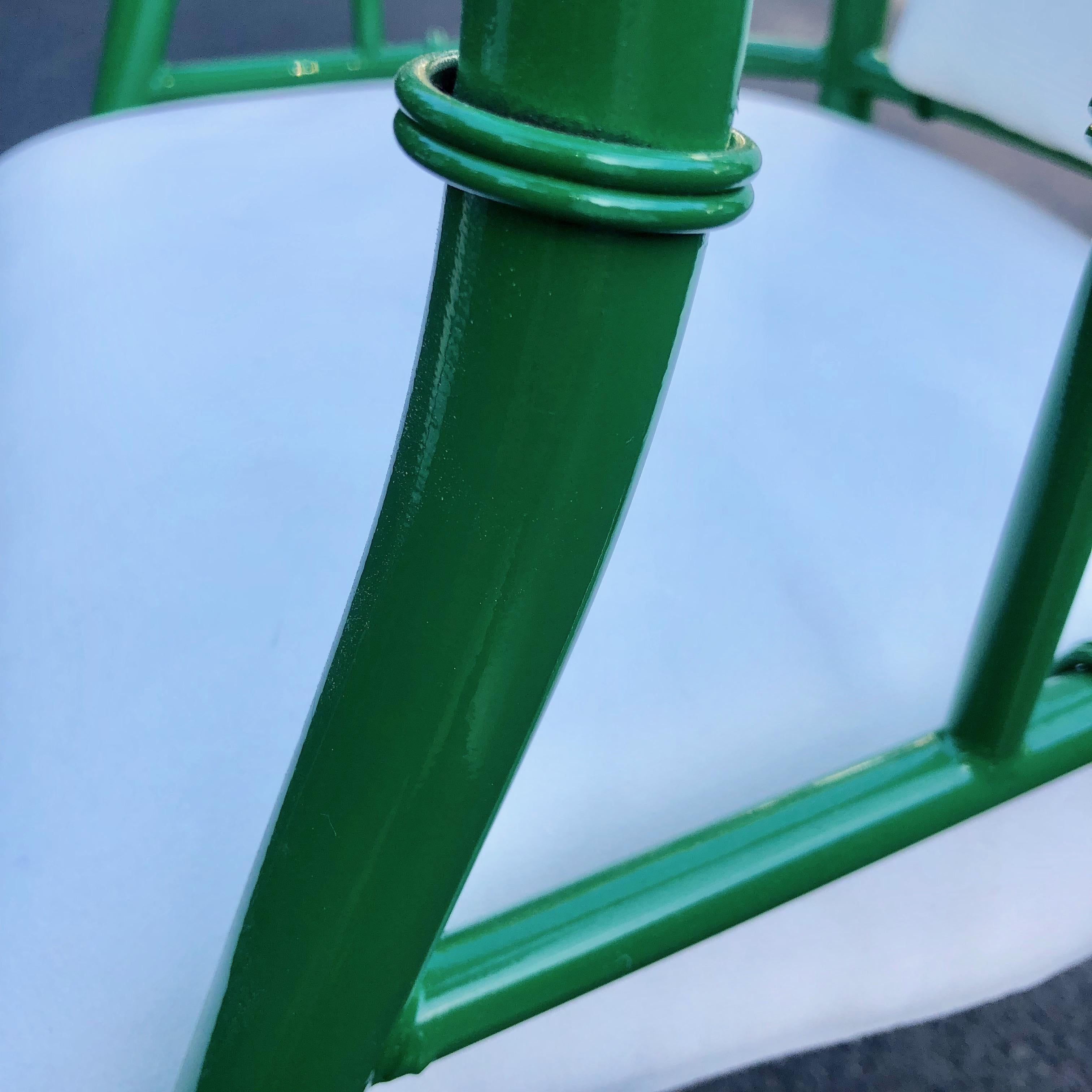 Paar französische Sessel aus grünem Kunstbambus und Metall, Mid-Century Modern im Angebot 6