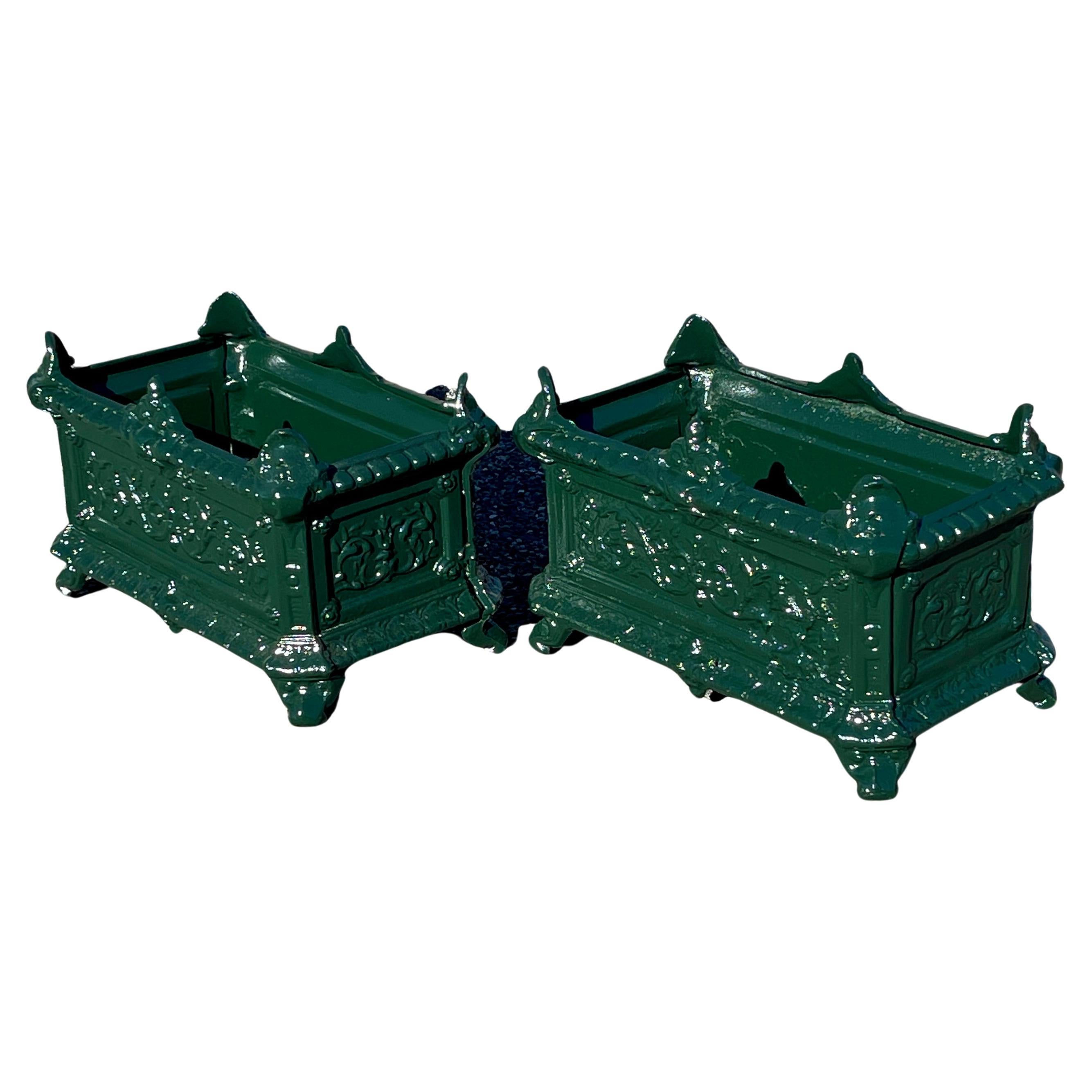French pair of Belle Époque cast metal green jardinières garden planters.

Painted cast aluminum urns with an incredible modern green powder-coated finish. Raised on scroll feet, these charming planters feature elaborate molding and floral motifs,