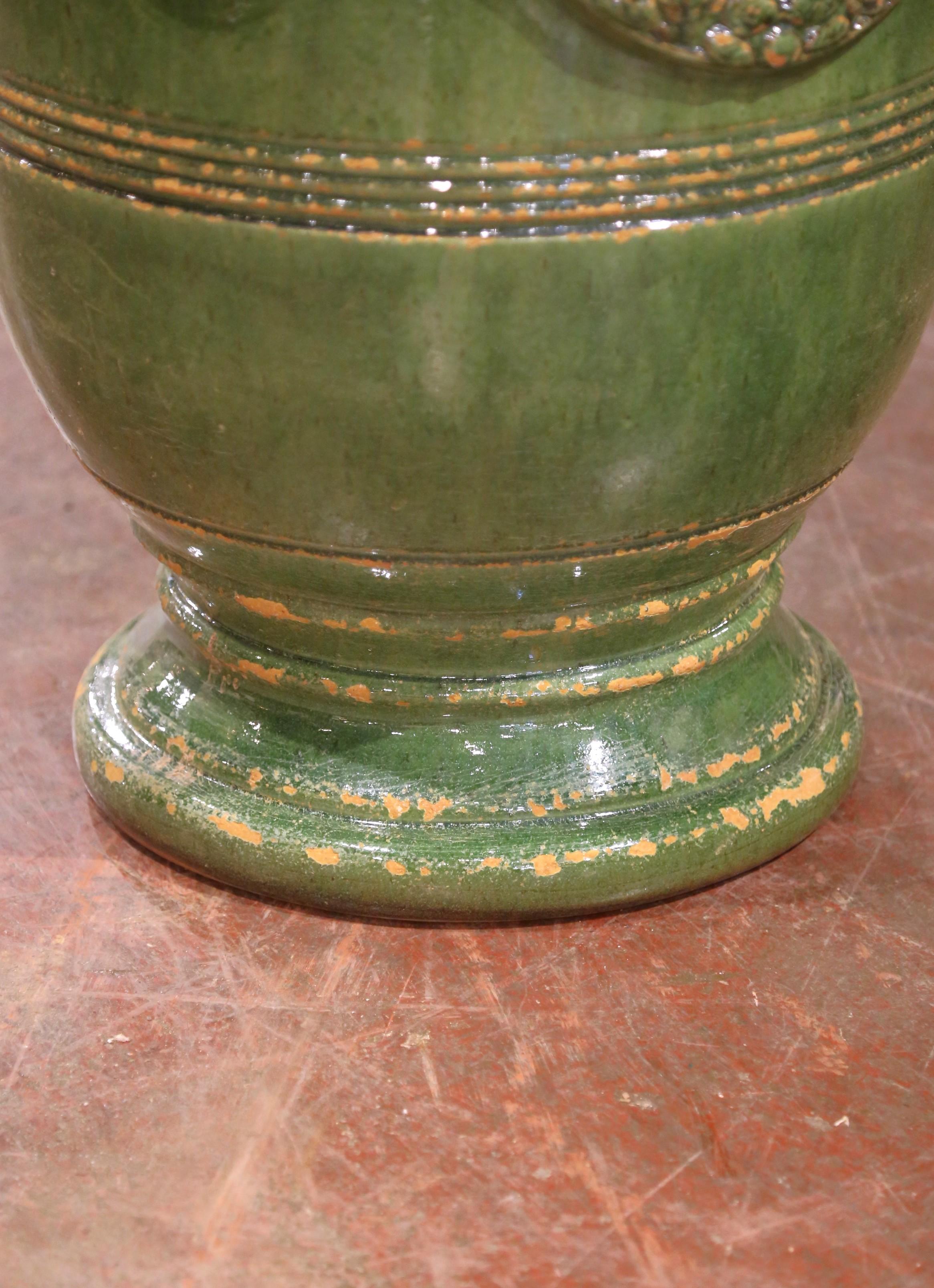 Neoclassico Coppia di fioriere Anduze in terracotta smaltata fatte a mano da La Madeleine in vendita