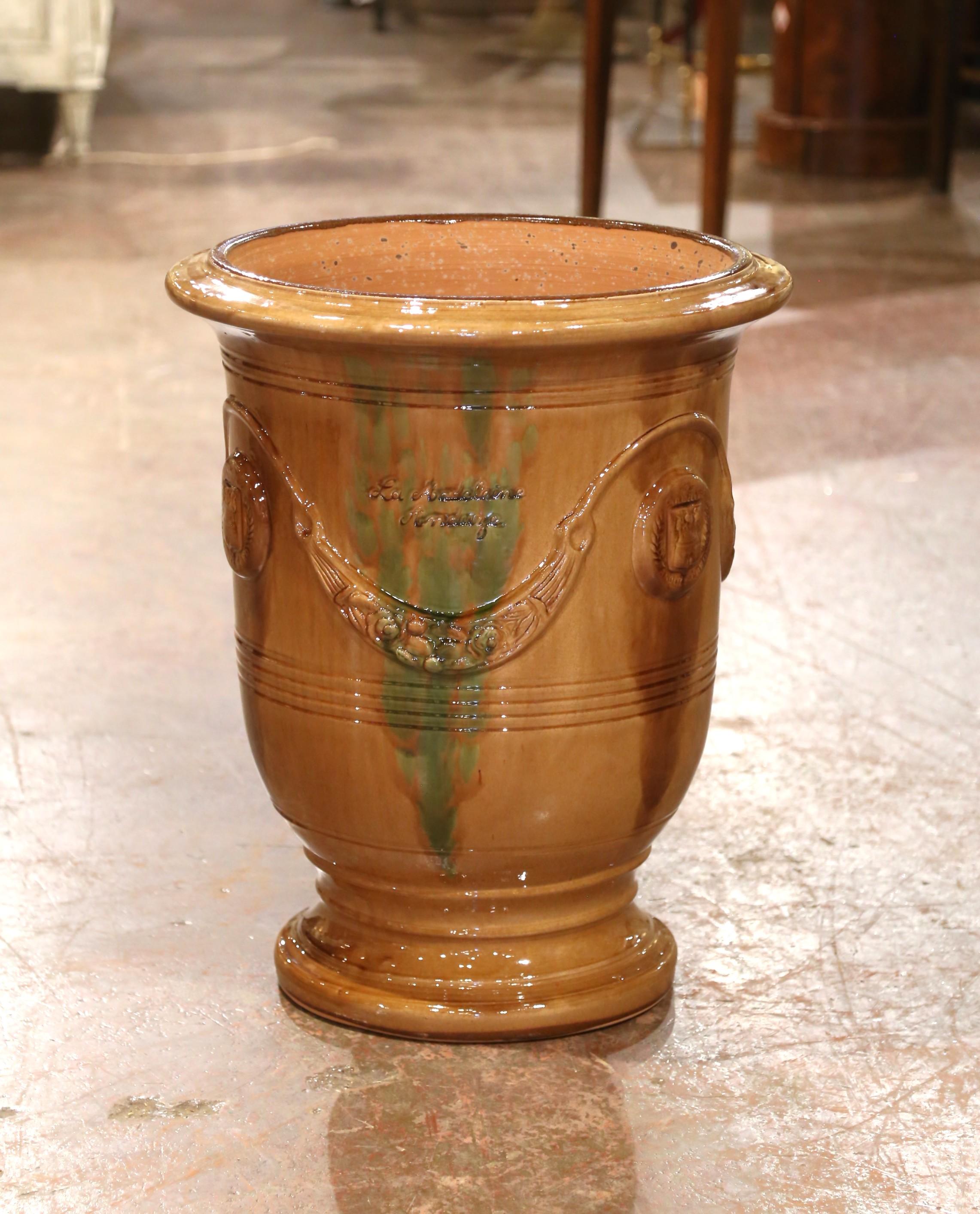 Paar französische handgefertigte glasierte Terrakotta-Pflanzgefäße Anduze von La Madeleine (Französisch) im Angebot