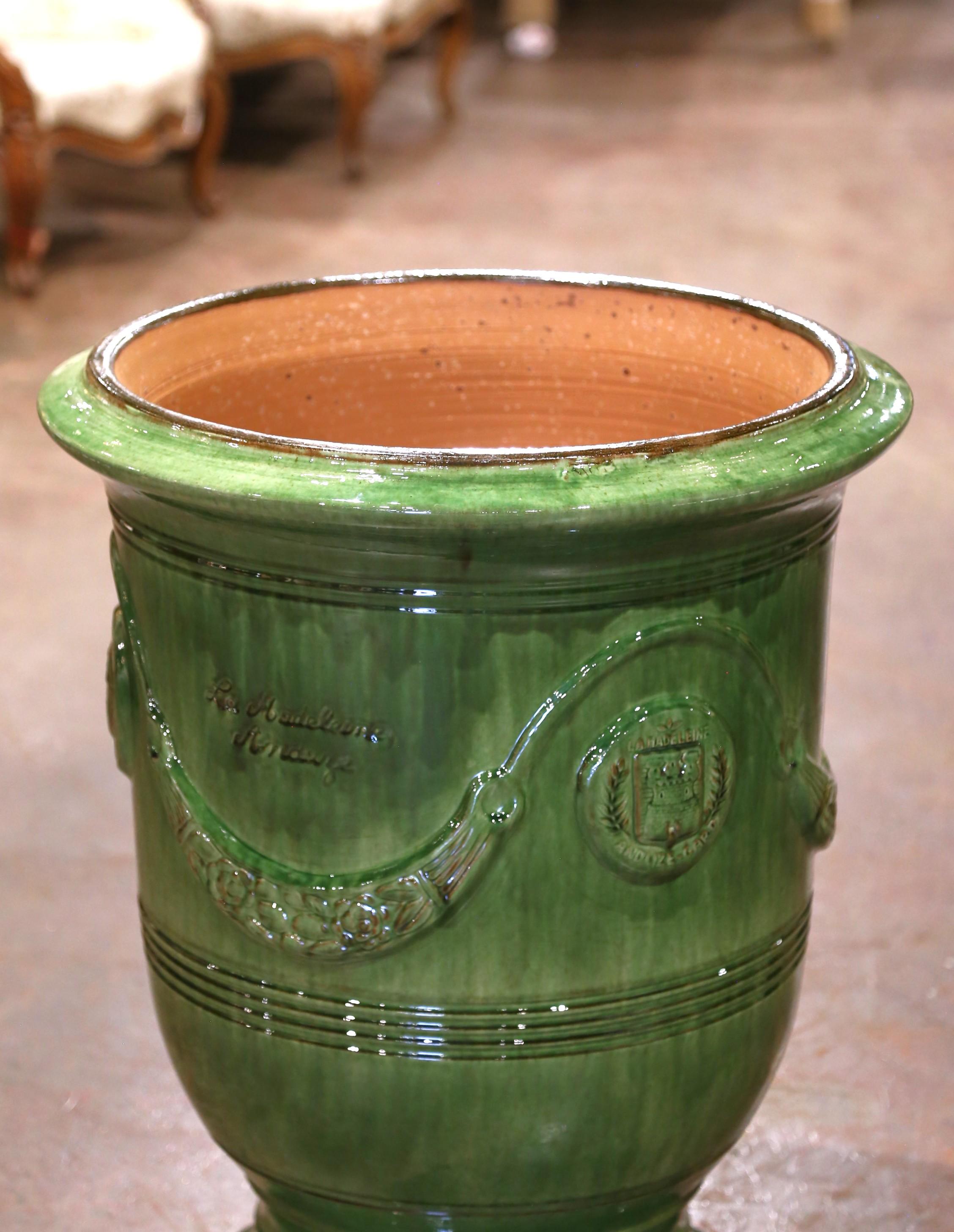 Néoclassique Paire de jardinières Anduze en terre cuite émaillée verte faites à la main par La Madeleine en vente