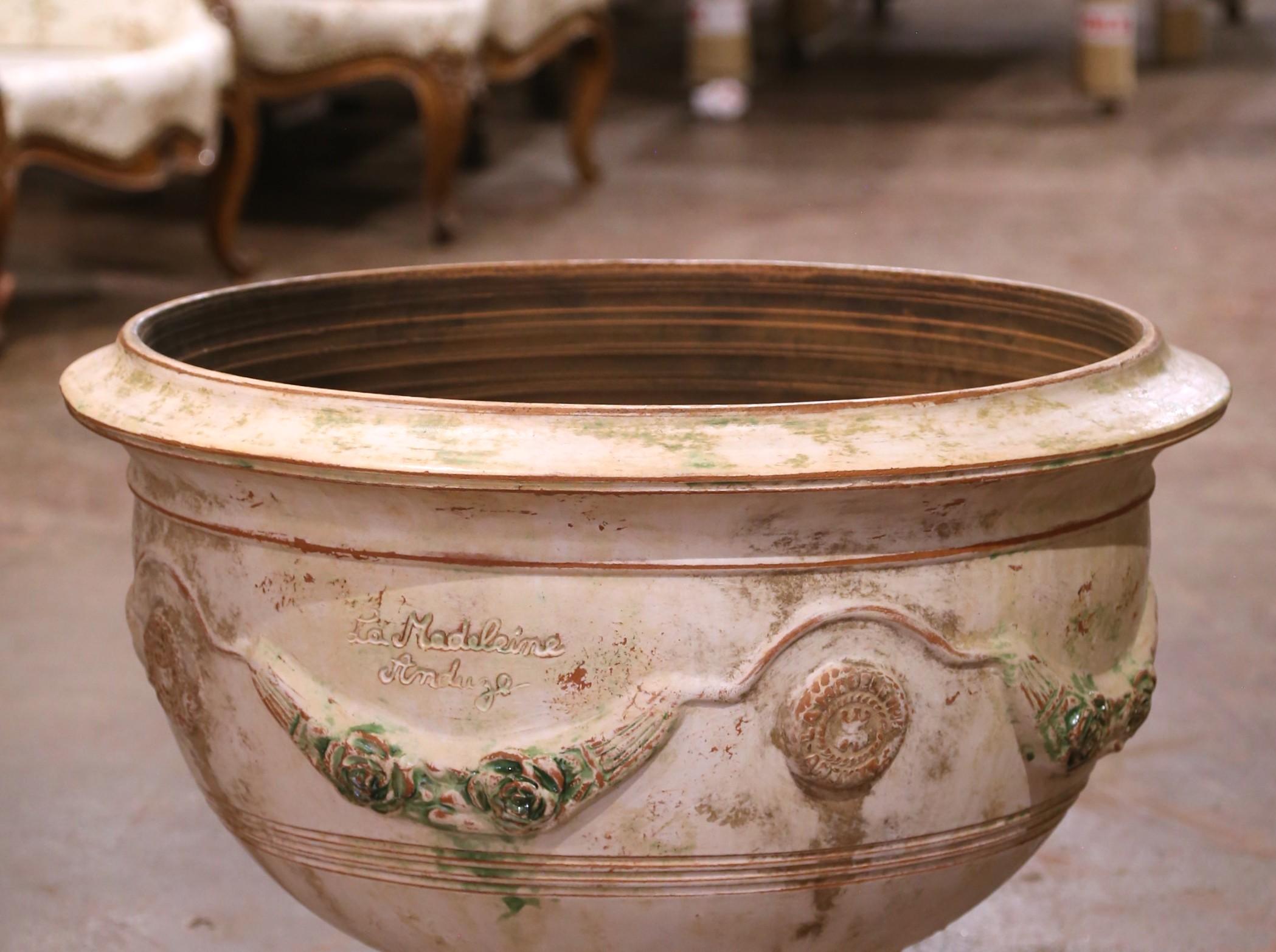 Néoclassique Pair of French Handmade Terracotta Bowl Urn Planters by La Madeleine in Anduze en vente