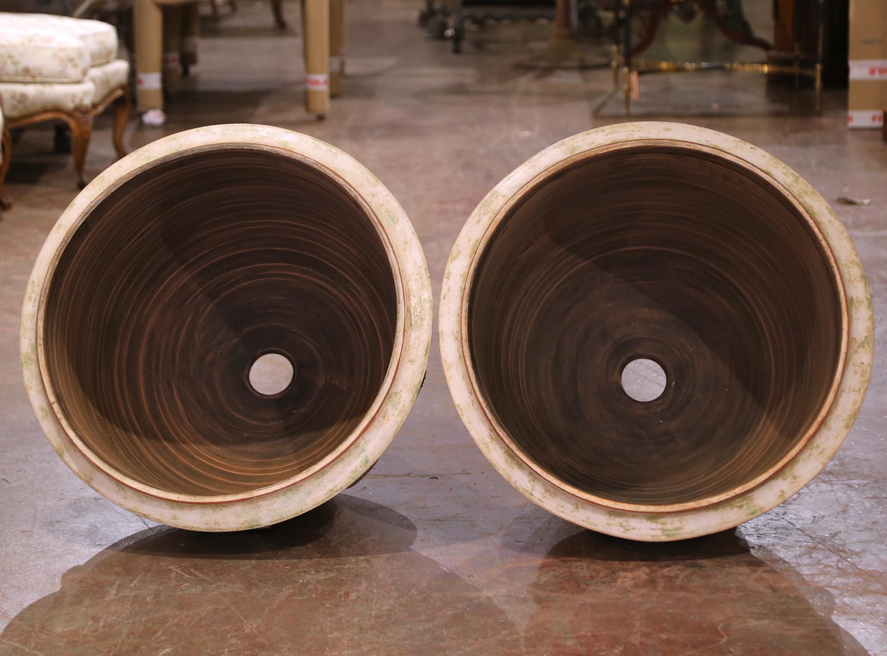 Terre cuite Pair of French Handmade Terracotta Bowl Urn Planters by La Madeleine in Anduze en vente