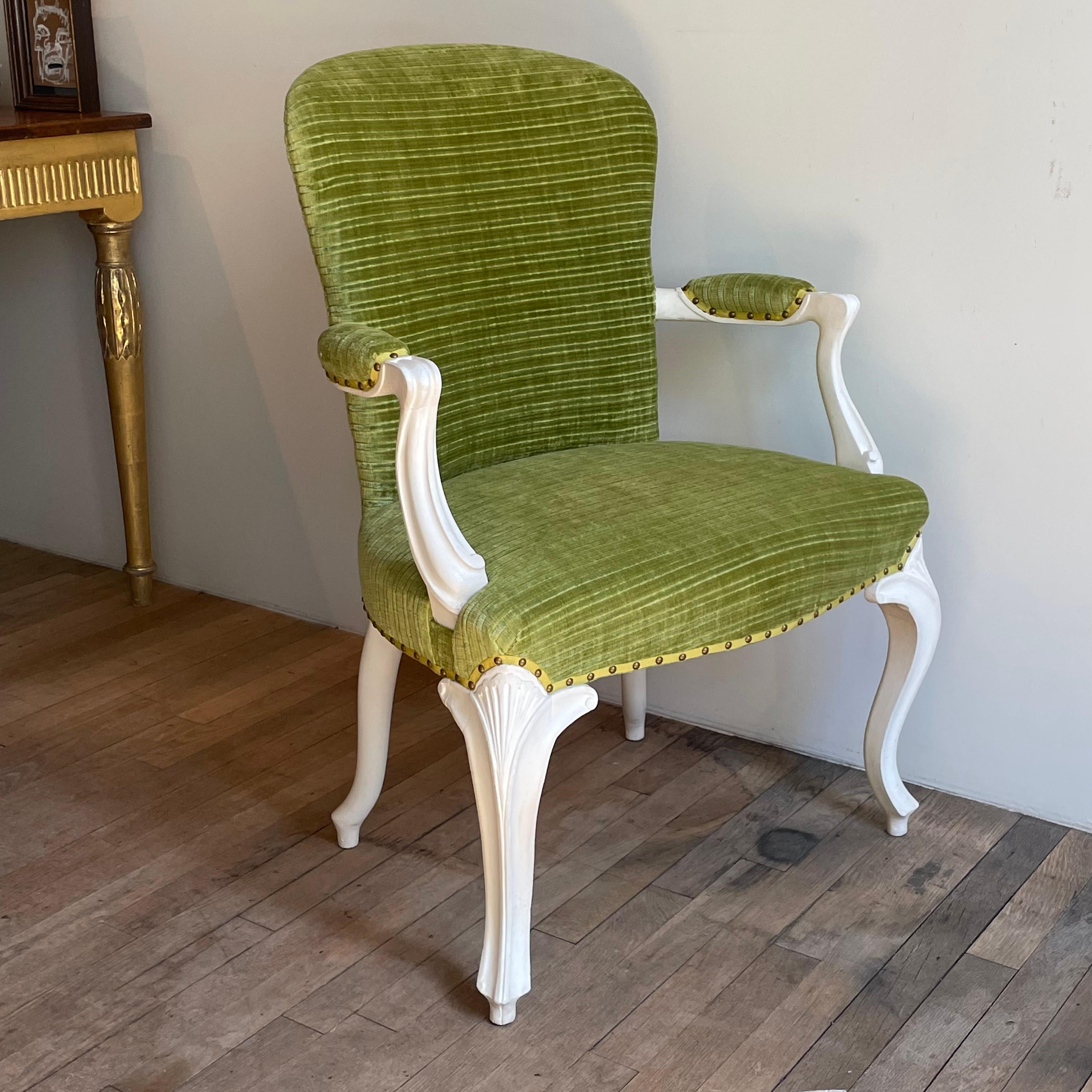 English Pair of French Hepplewhite Painted Armchairs For Sale