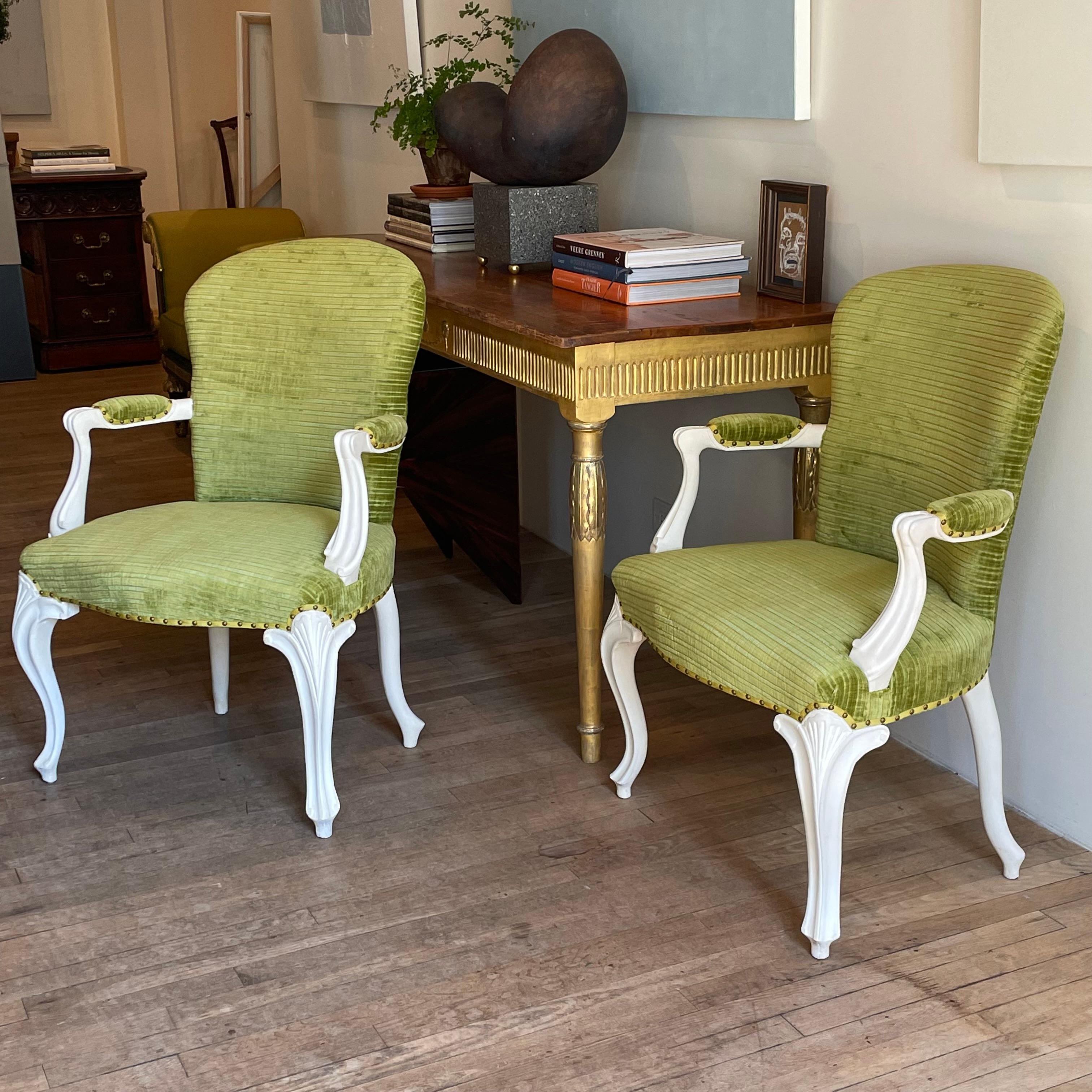 18th Century and Earlier Pair of French Hepplewhite Painted Armchairs For Sale