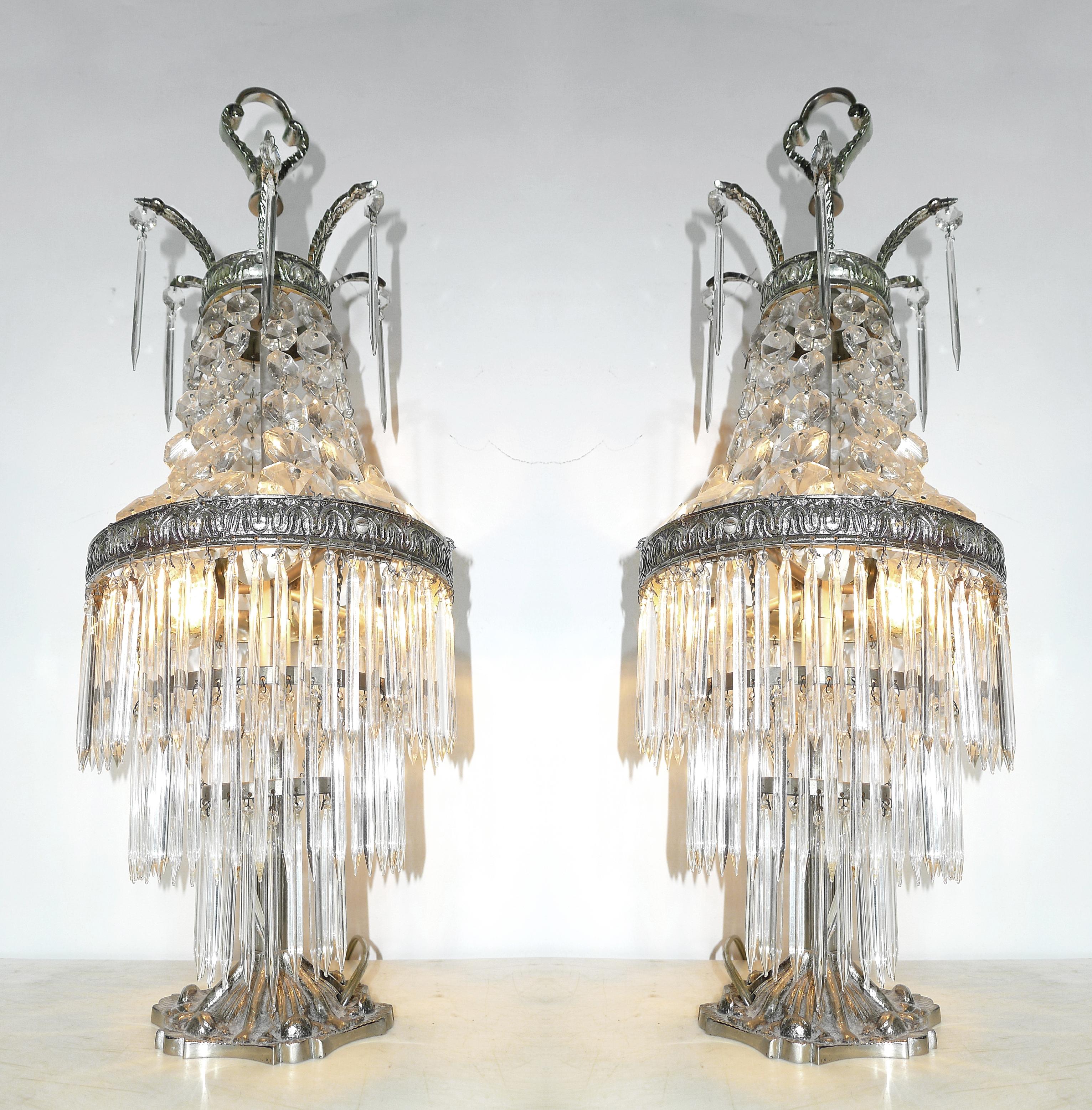 Paar französische Hollywood-Regency-Tischlampen aus Silber, Nickel und Kristall, 1920 (Französisch) im Angebot