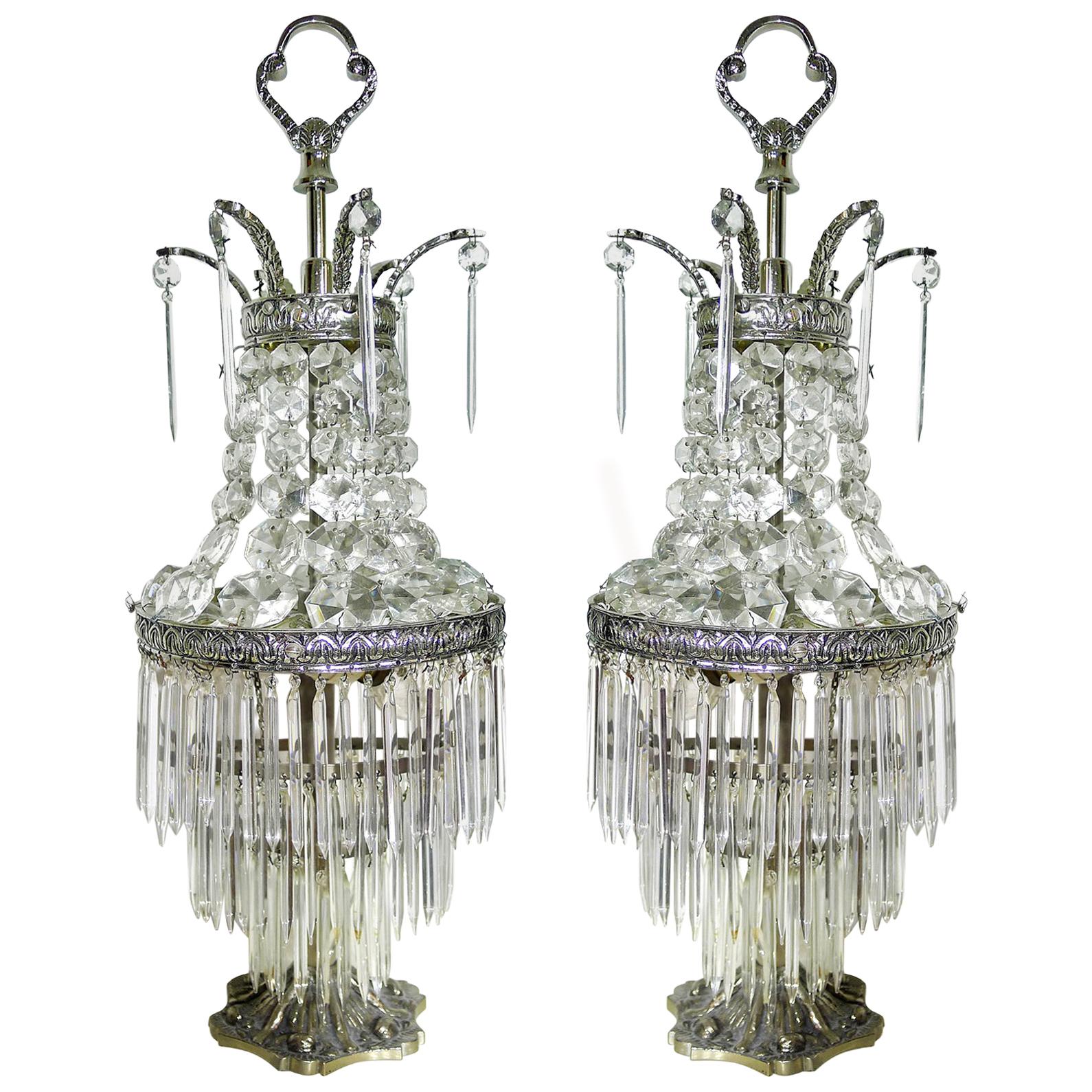 20ième siècle Paire de lampes de bureau françaises Hollywood Regency Empire en nickel argenté et cristal, 1920 en vente